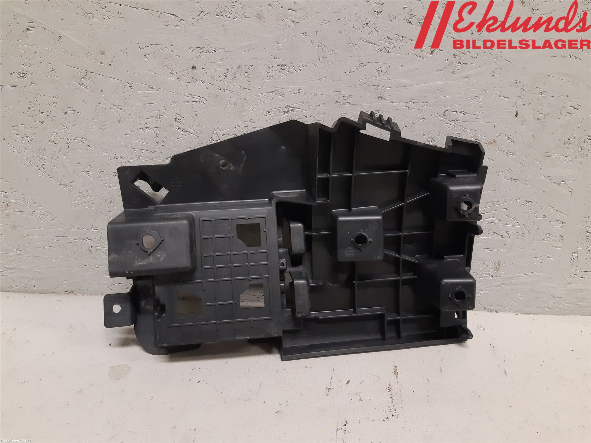 Volvo V60 14-18 Stötfångarfäste Bak Vä