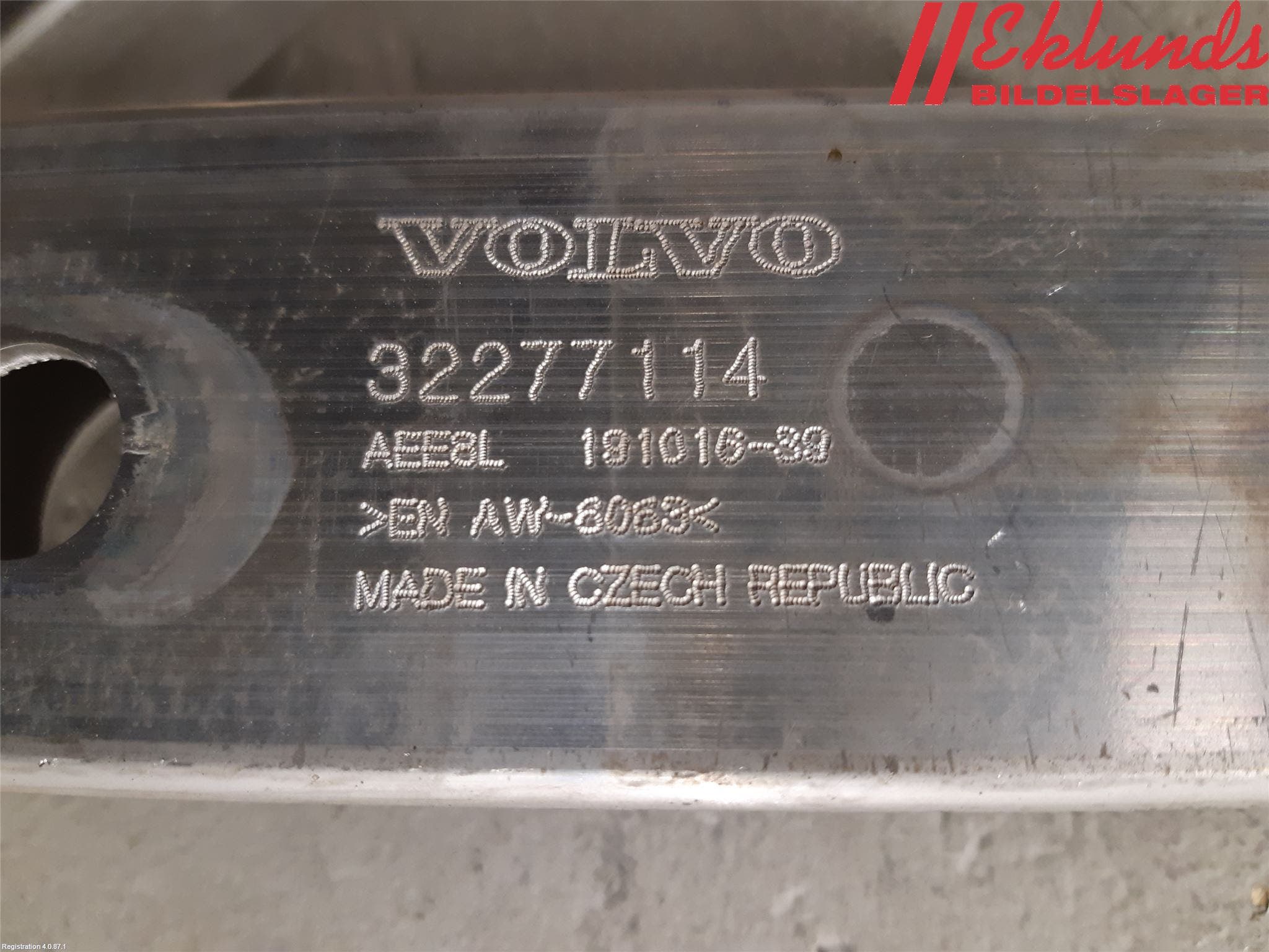 Volvo V60 19- Kylarfäste-Ram-Balk