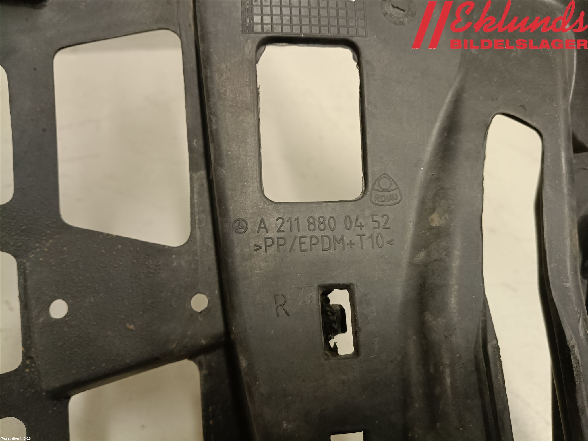 Mercedes-Benz MB E-KLASS (W211) 02-09 Stötfångarfäste Fram Hö