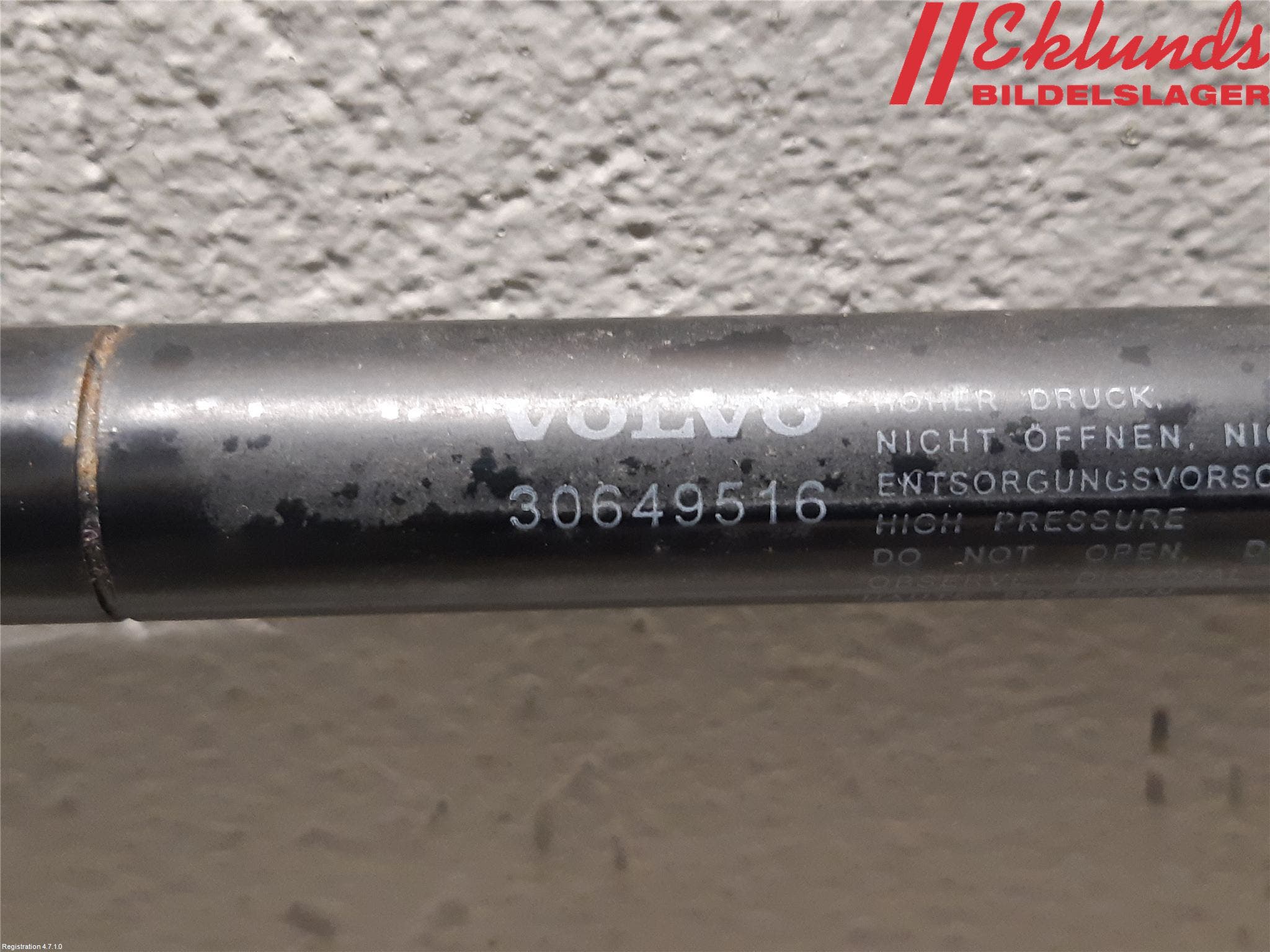 Volvo V70 14-16 Gasfjäder Motorhuv