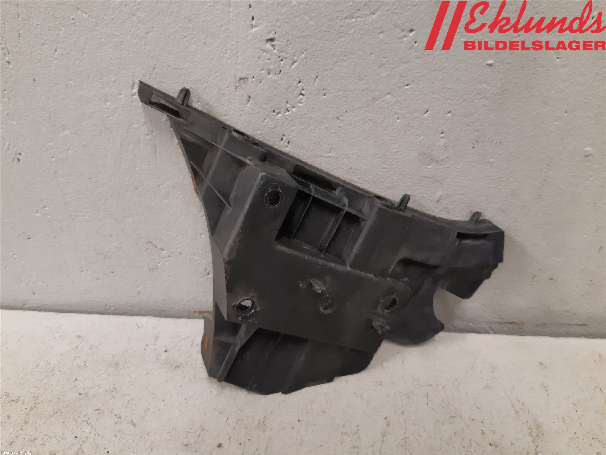 Volvo V70 08-13 Stötfångarfäste Fram Vä