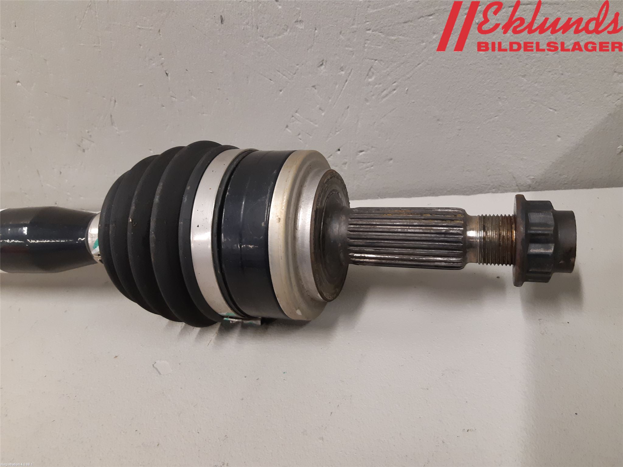 Toyota C-HR 16-23 Drivaxel Fram Höger