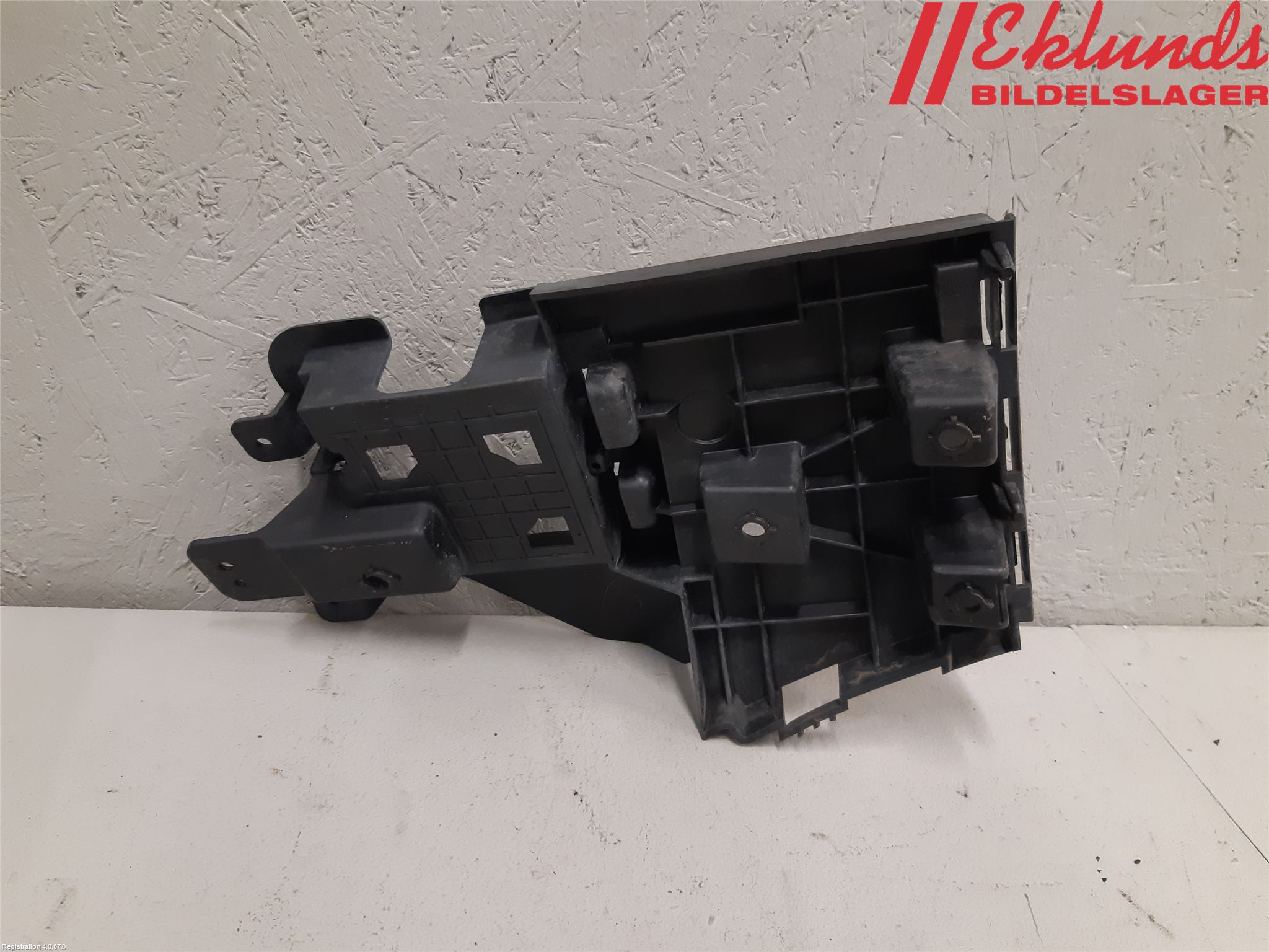 Volvo V60 14-18 Stötfångarfäste Bak Hö