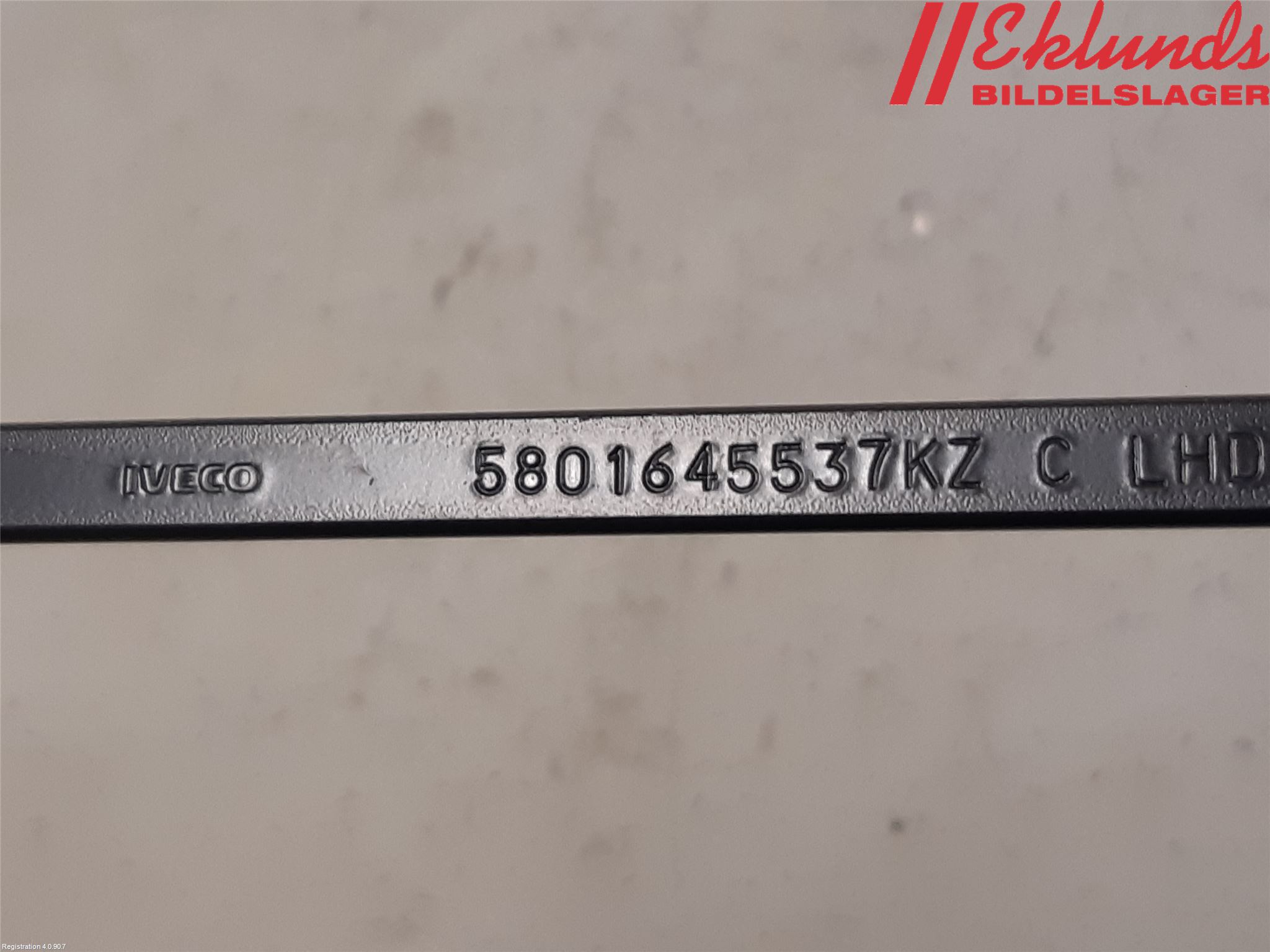 Iveco DAILY 14->> Torkararm Armar Vindruta