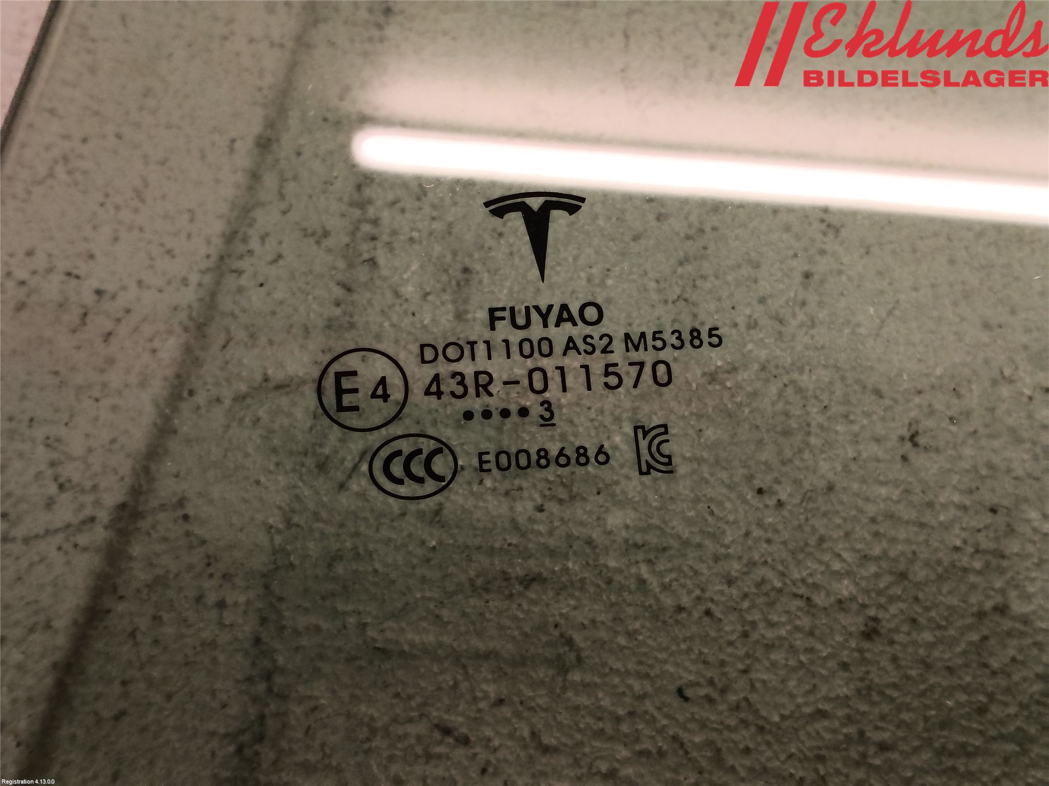 Tesla MODEL 3 17- Dörruta Bak Vänster