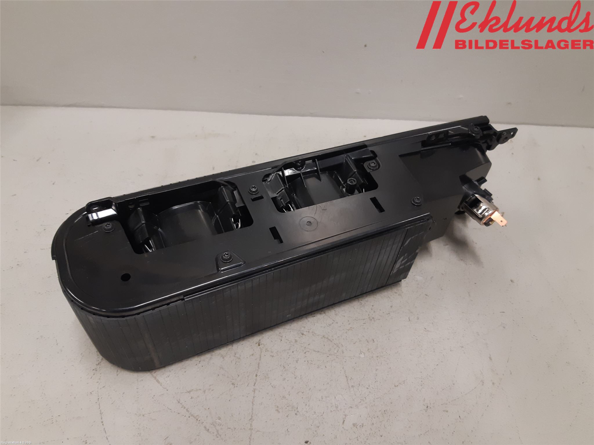 Volvo V90 17->> Mugghållare