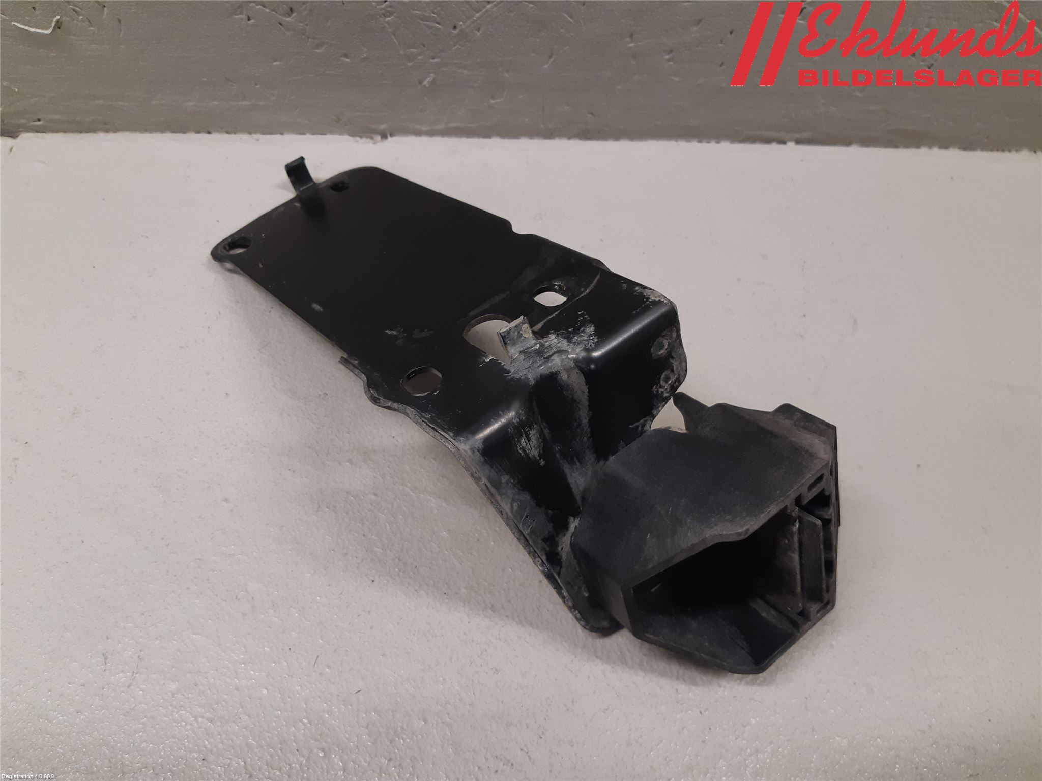 BMW 3 E90/91 SED/TOU 05-12 Kylarfäste-Ram-Balk