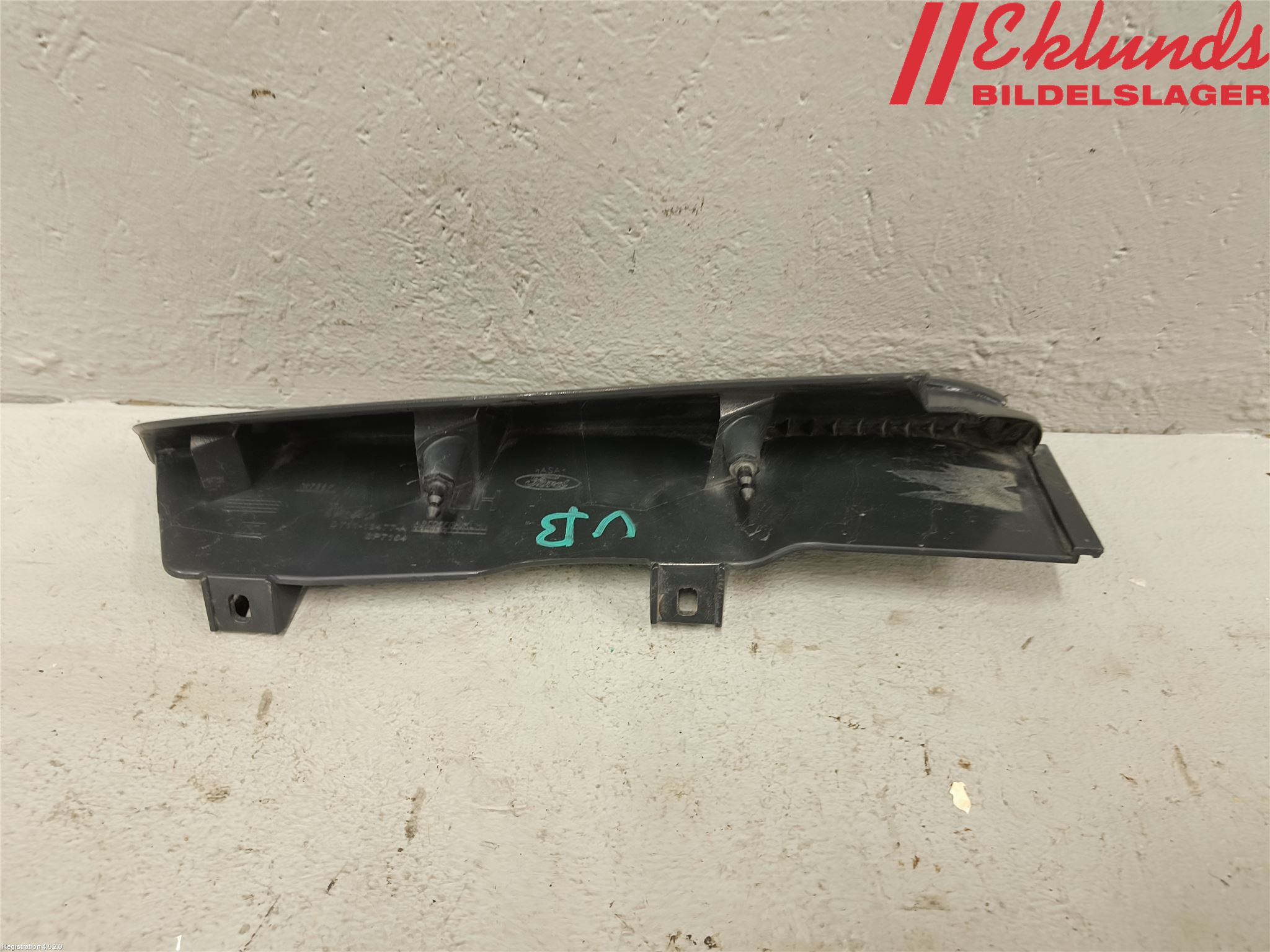 Ford TRANSIT/TOURNEO CONNECT 13-22 Skärm Hörn Utfyllnad Bak