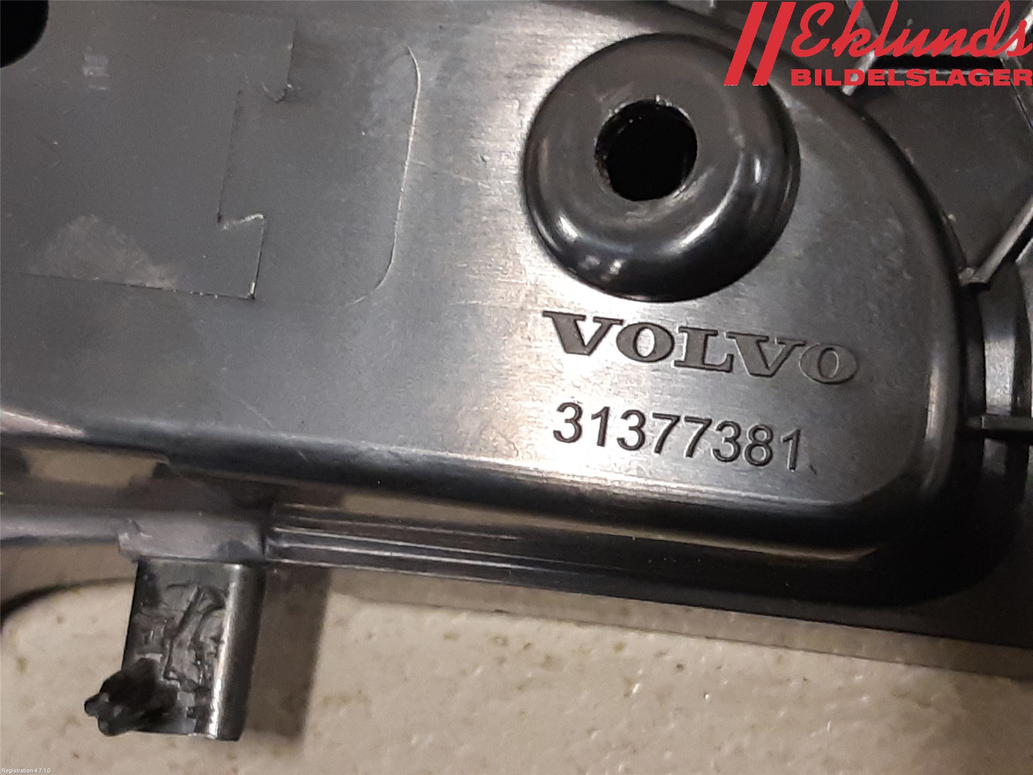 Volvo XC90/RECHARGE 16- Instrumentbräda Förvaringsfack