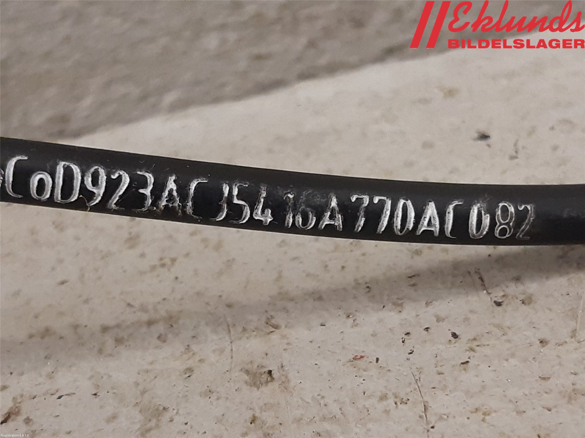 Ford KUGA 17-19 Huvlås Wire-Spak