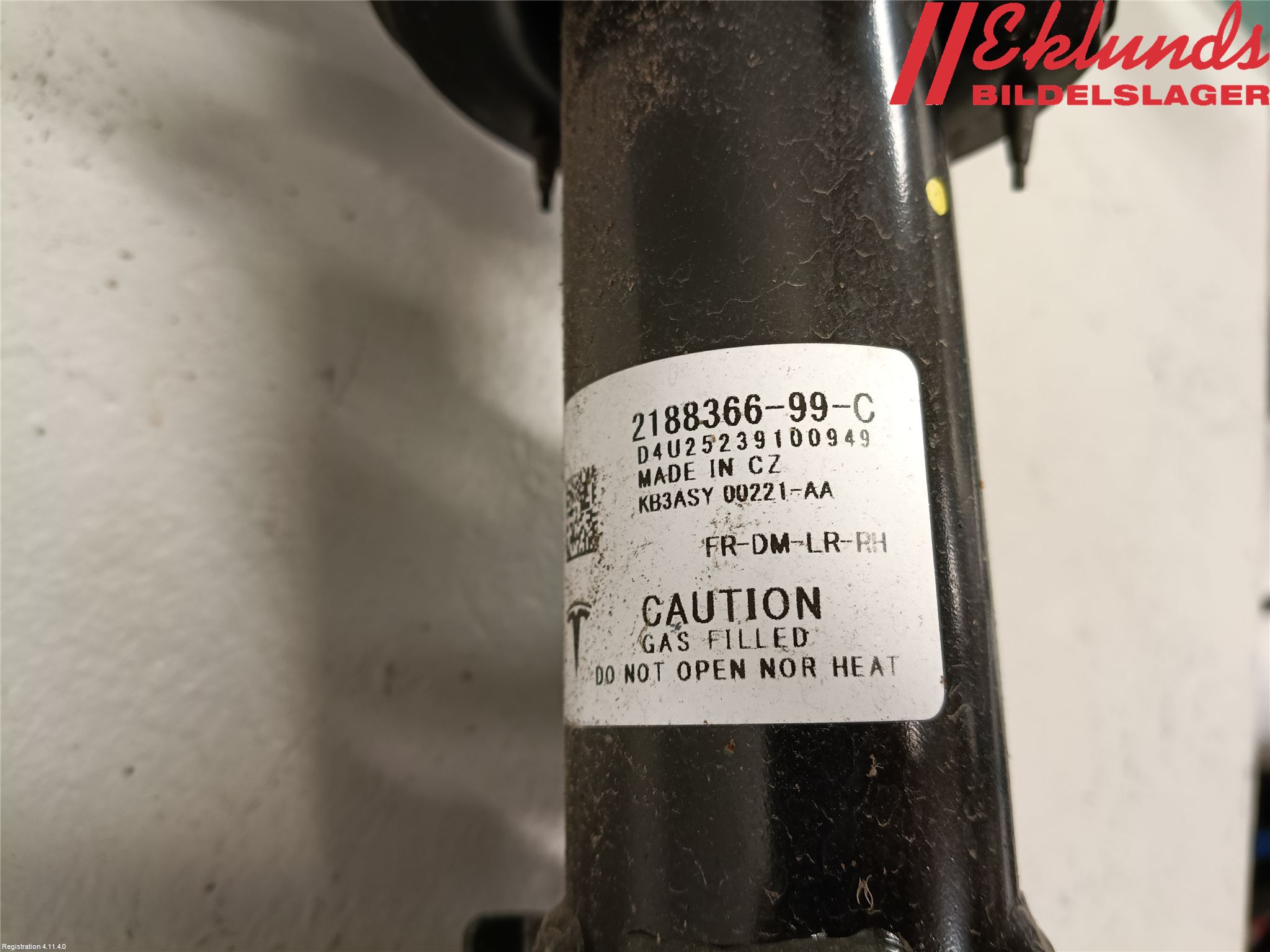 Tesla MODEL Y 21- Fjäderben Fram Höger