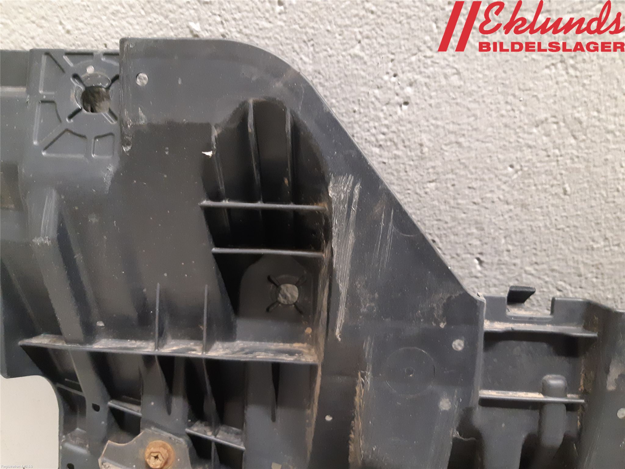 Toyota AURIS 13-19 Hasplåt Plåt-Plast