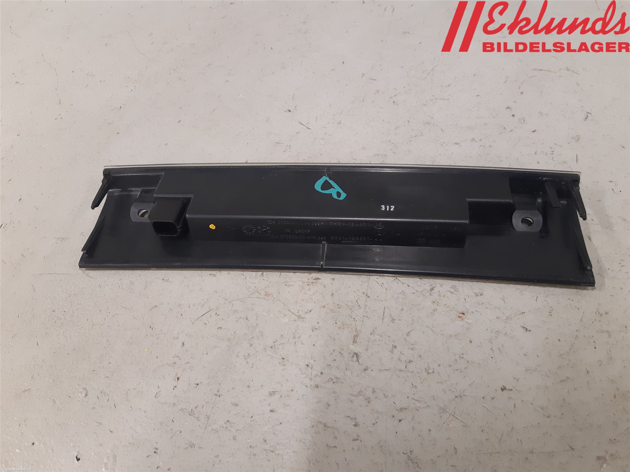 Ford KUGA 08-12 Bromsljus Bakruta