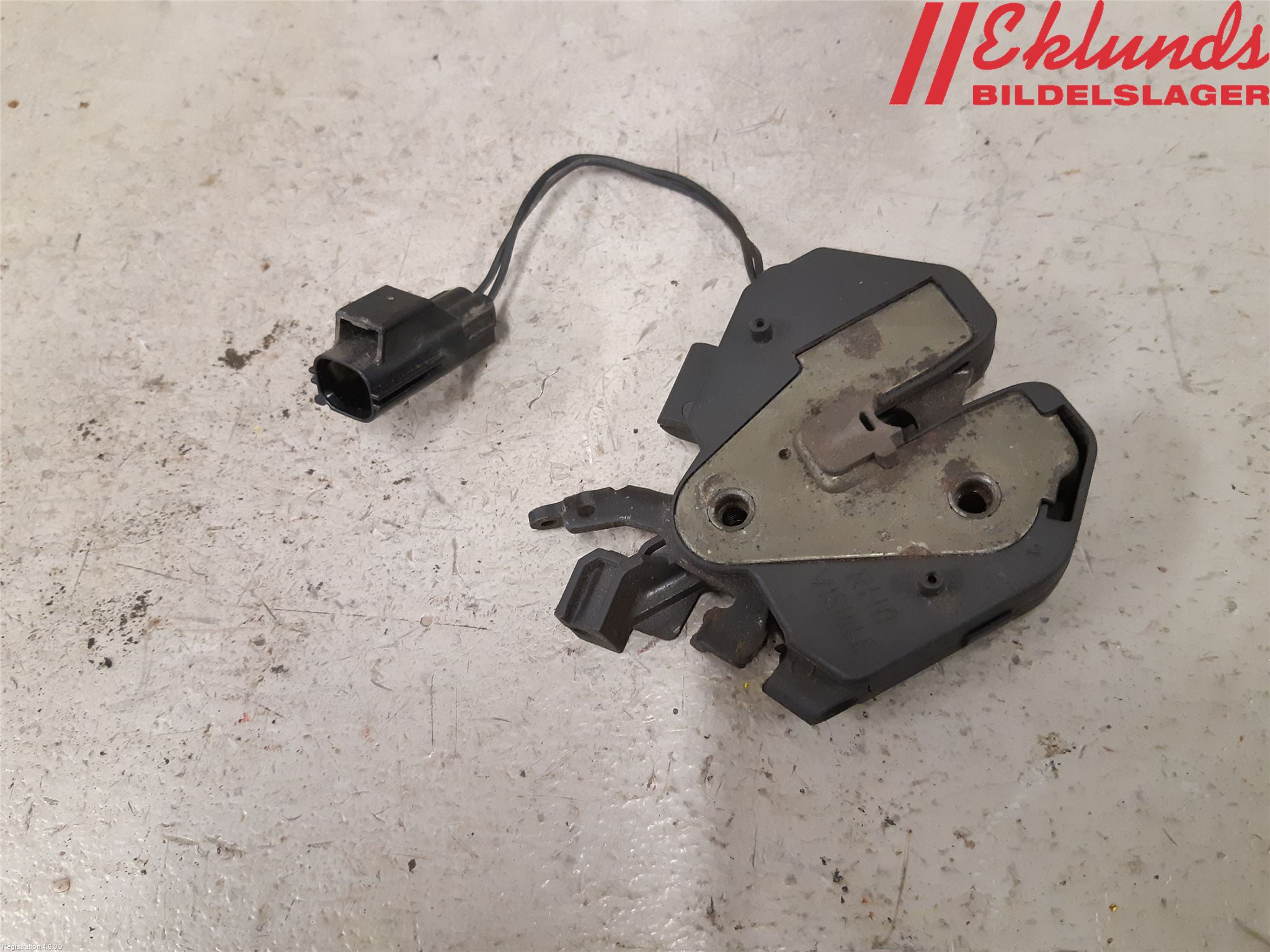 Volvo XC70 01-04 Huvlås