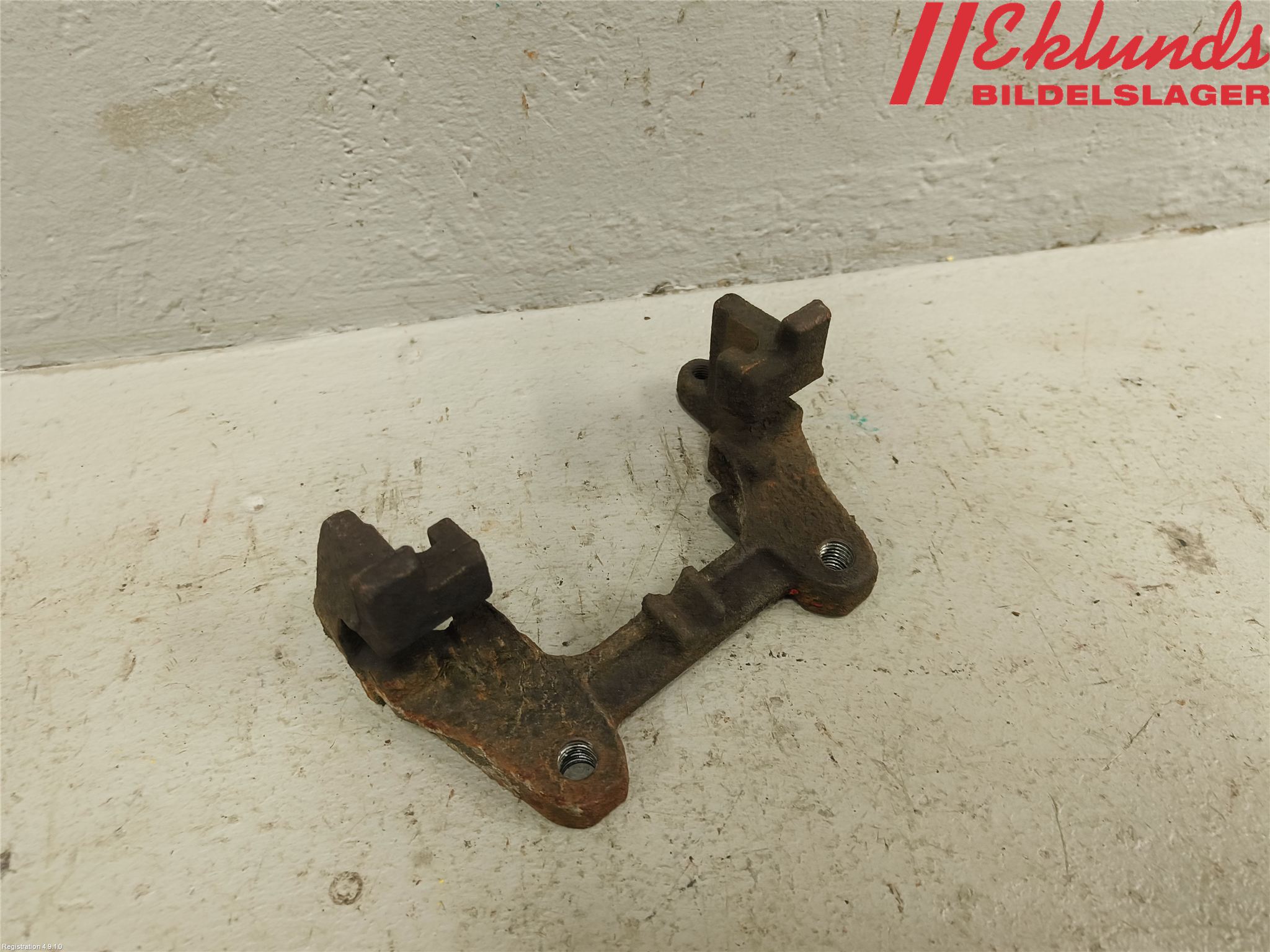 Ford KUGA 17-19 Bromsokshållare