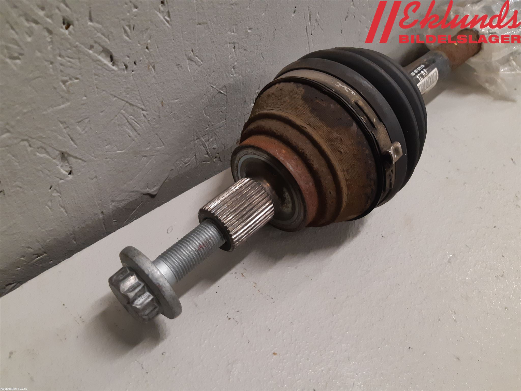 Volkswagen VW TOURAN 10-15 Drivaxel Fram Vänster