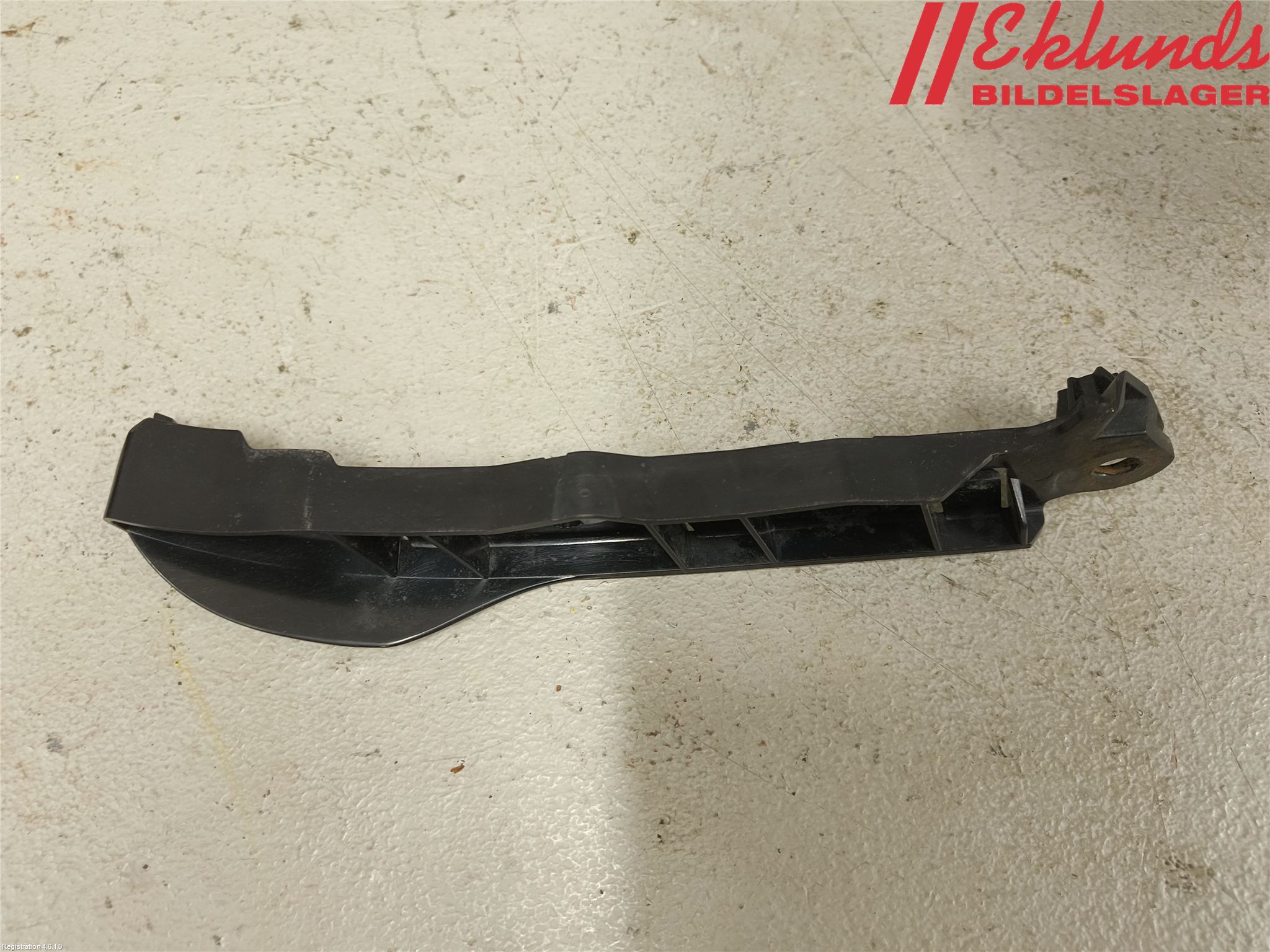 BMW 5 E60/61 Sed/Tou 02-10 Stötfångarfäste Fram Hö