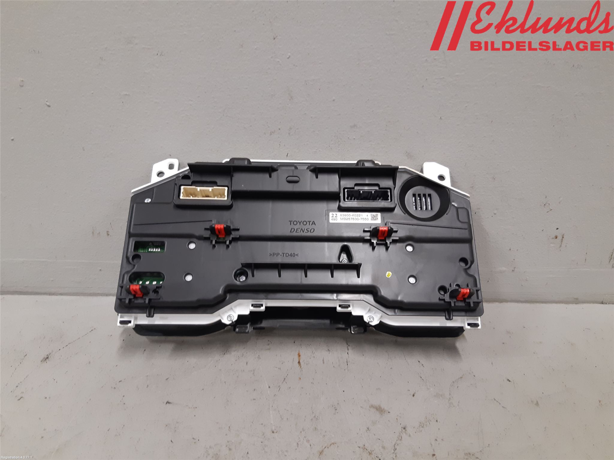 Toyota YARIS XP21 20- Instrument Komb