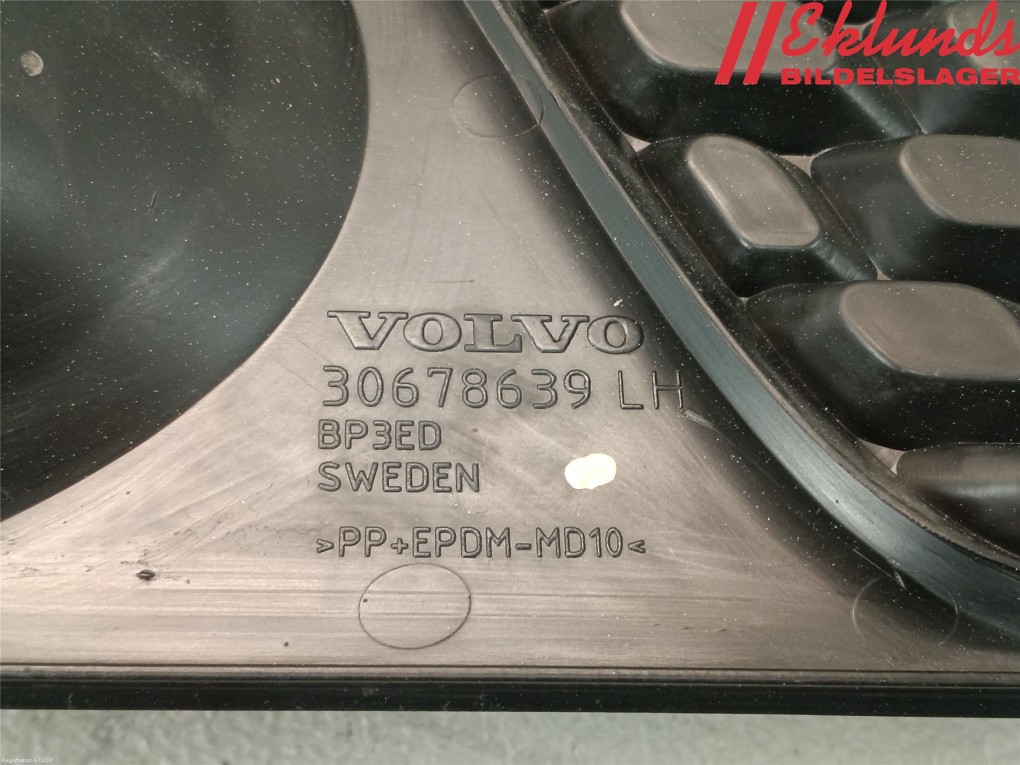 Volvo V70 08-13 Dimljussarg Fram