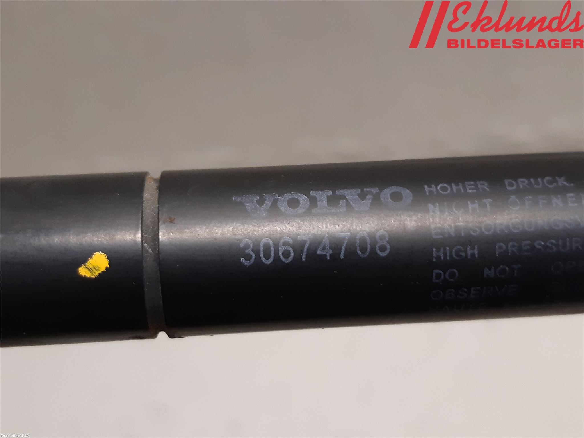 Volvo V70 05-08 Gasfjäder Motorhuv