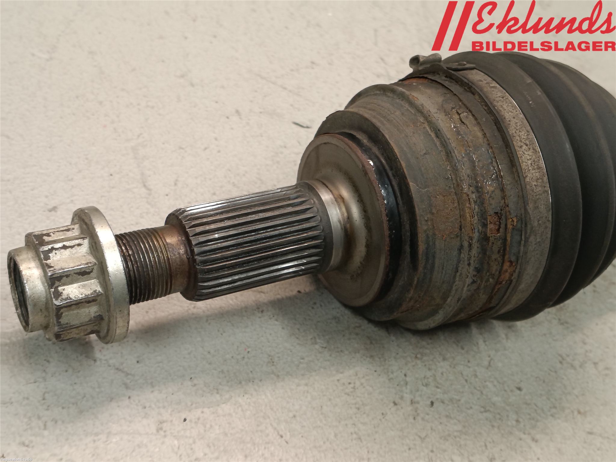 Volkswagen VW TOUAREG 7P 11-18 Drivaxel Fram Vänster