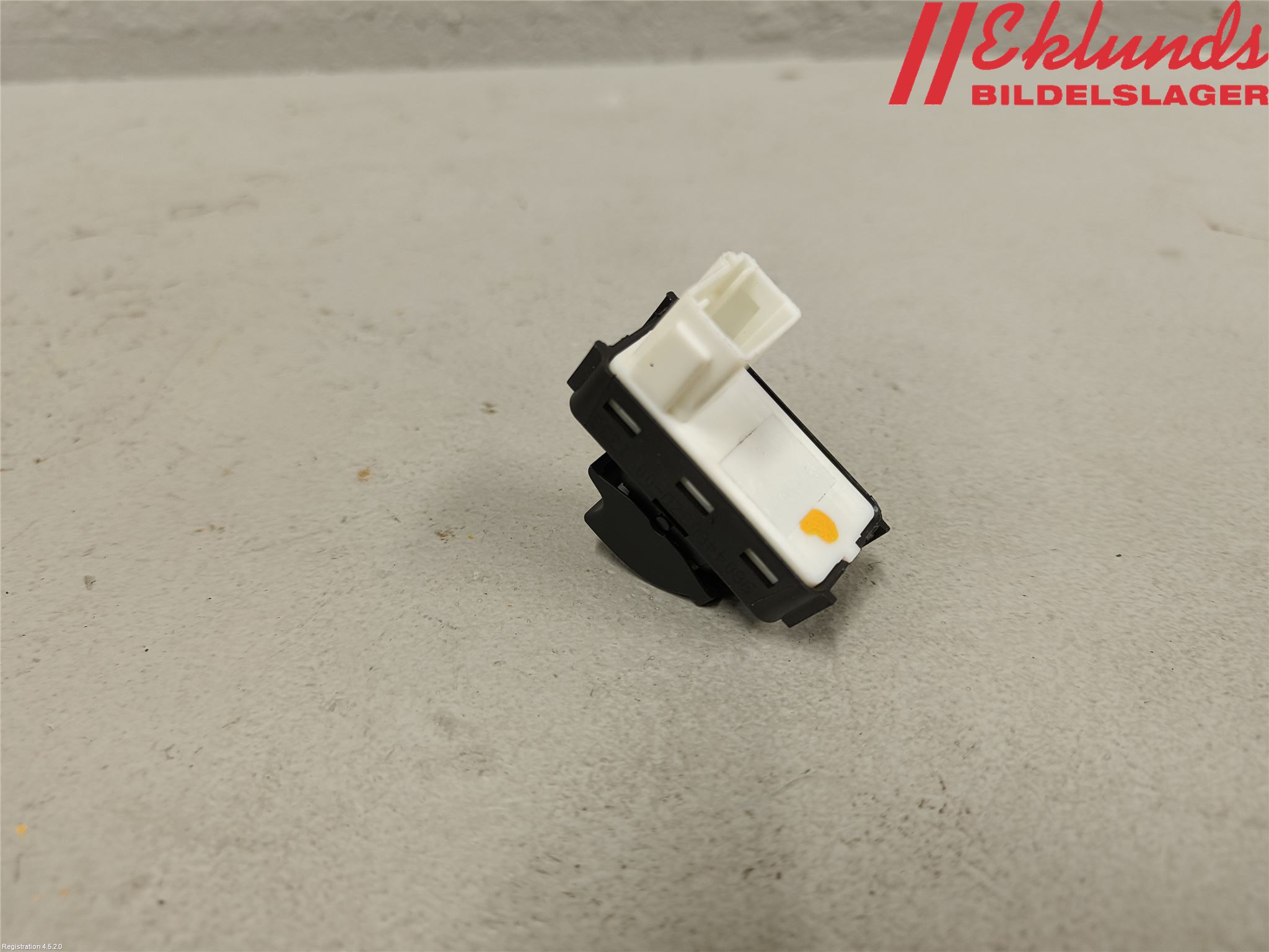 Peugeot 2008/E-2008 20- Strömställare Elhiss