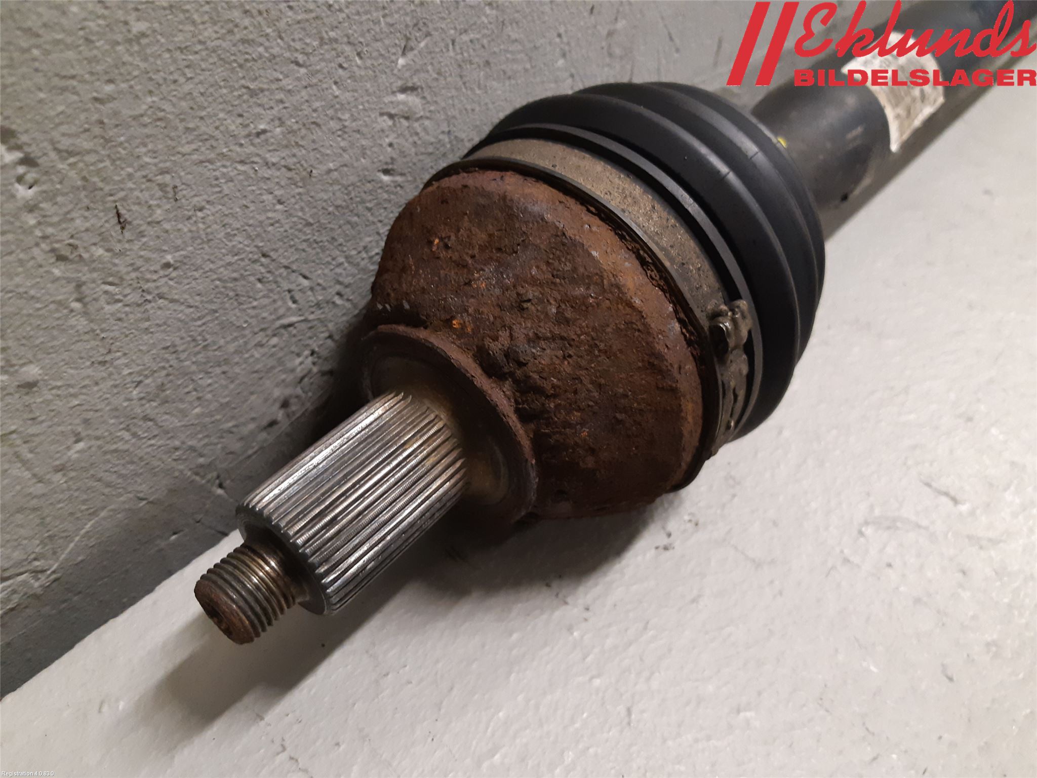 Volkswagen VW POLO 10-17 Drivaxel Fram Höger