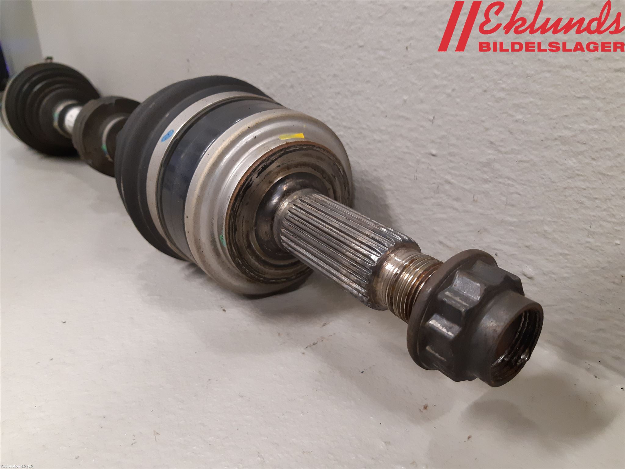 Toyota C-HR 16-23 Drivaxel Fram Vänster