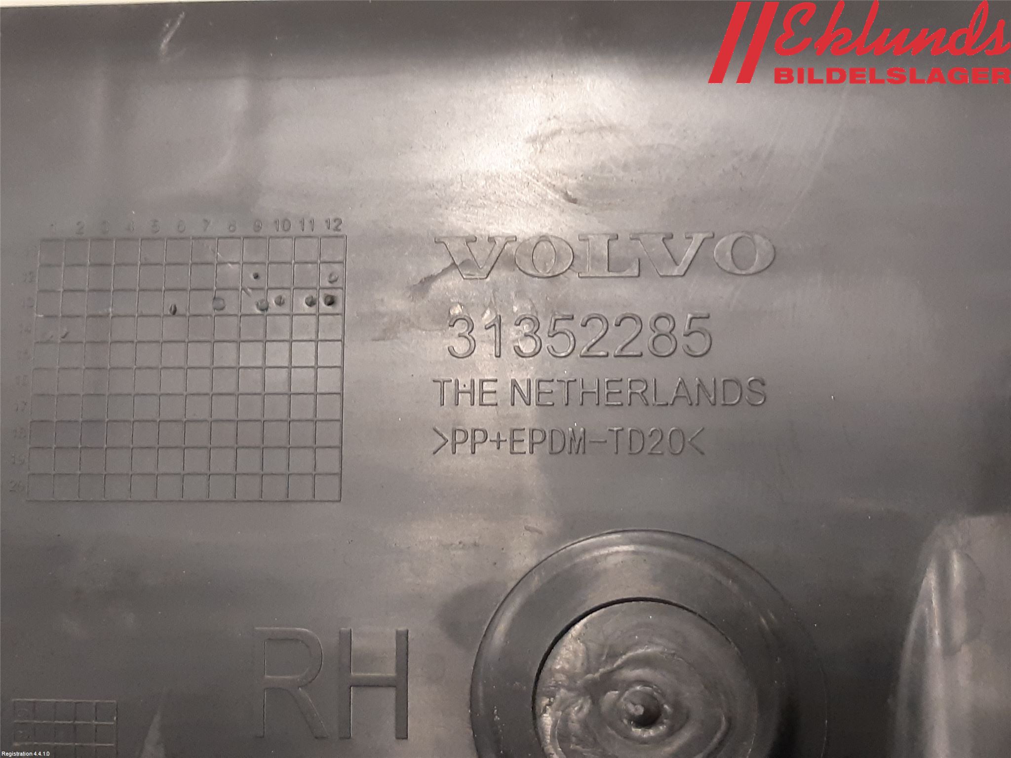 Volvo V60 14-18 Stötfångarfäste Bak Hö