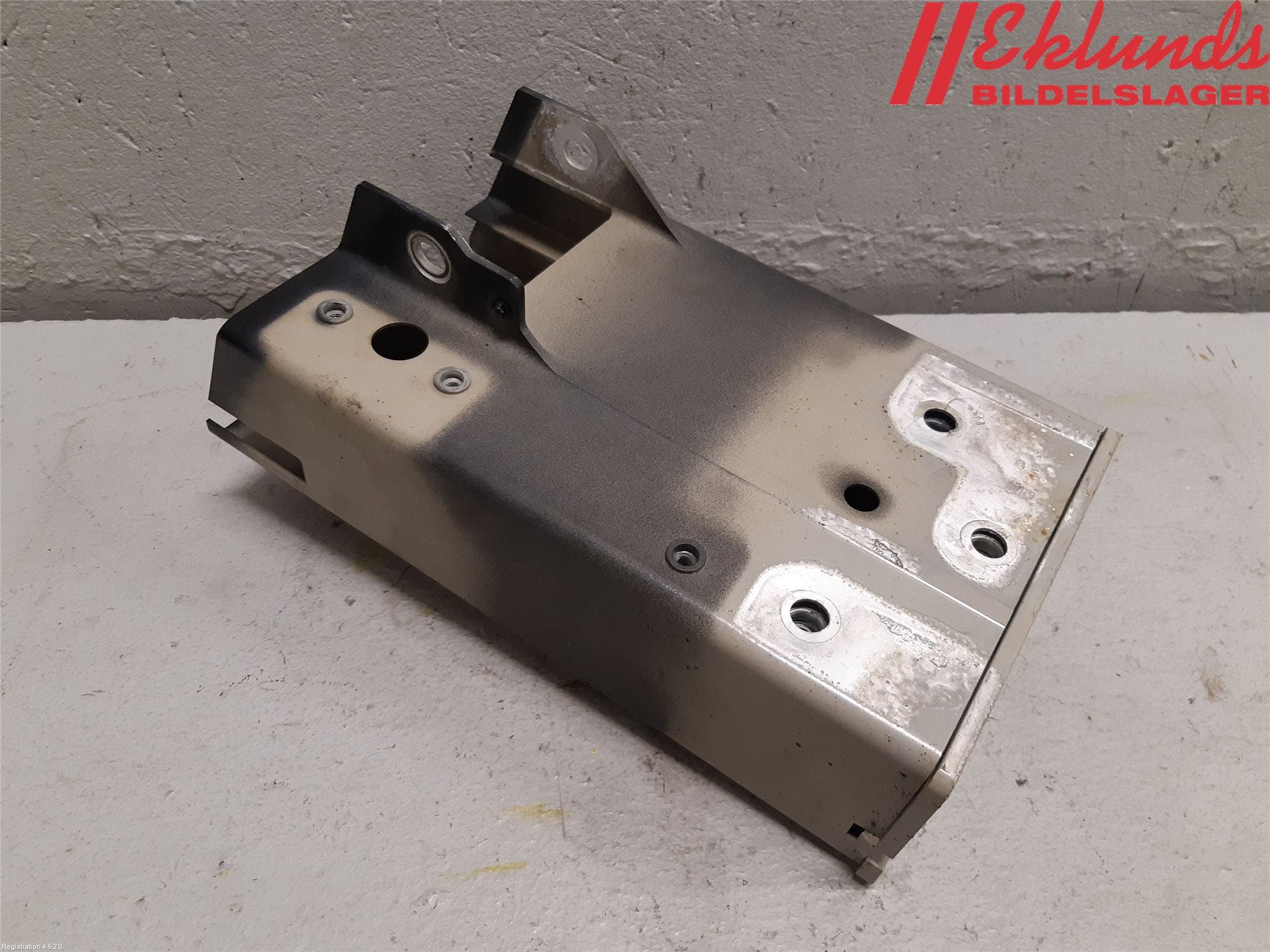 Volvo V90 17->> Stötfångarbärjärn Fram