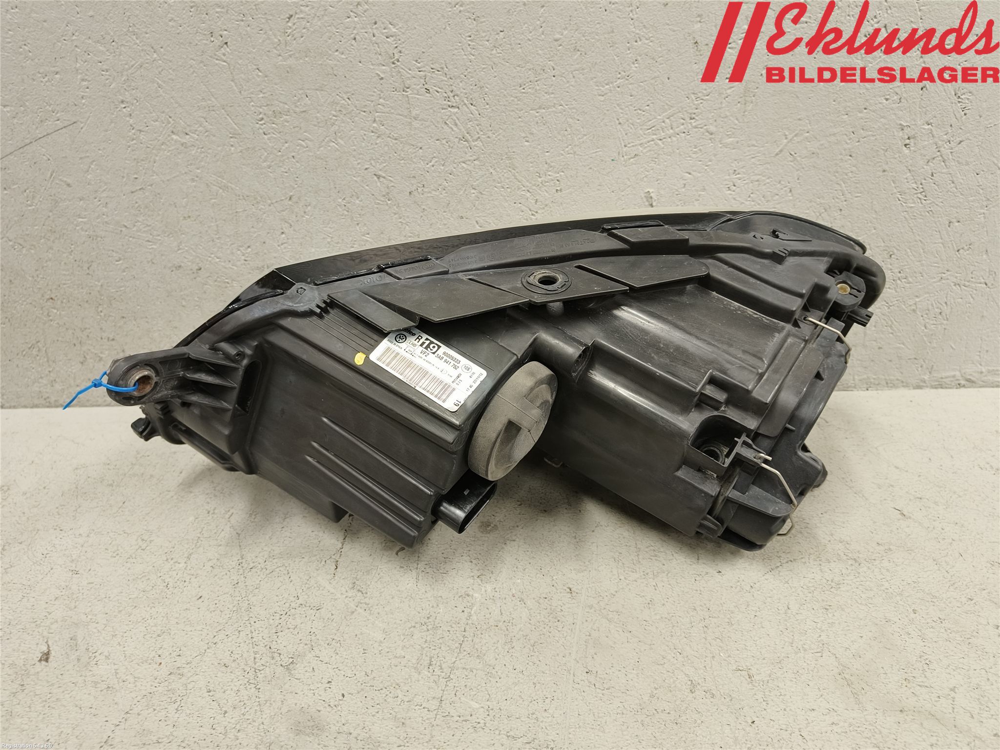 Volkswagen VW PASSAT 11-14 Strålkastare Höger