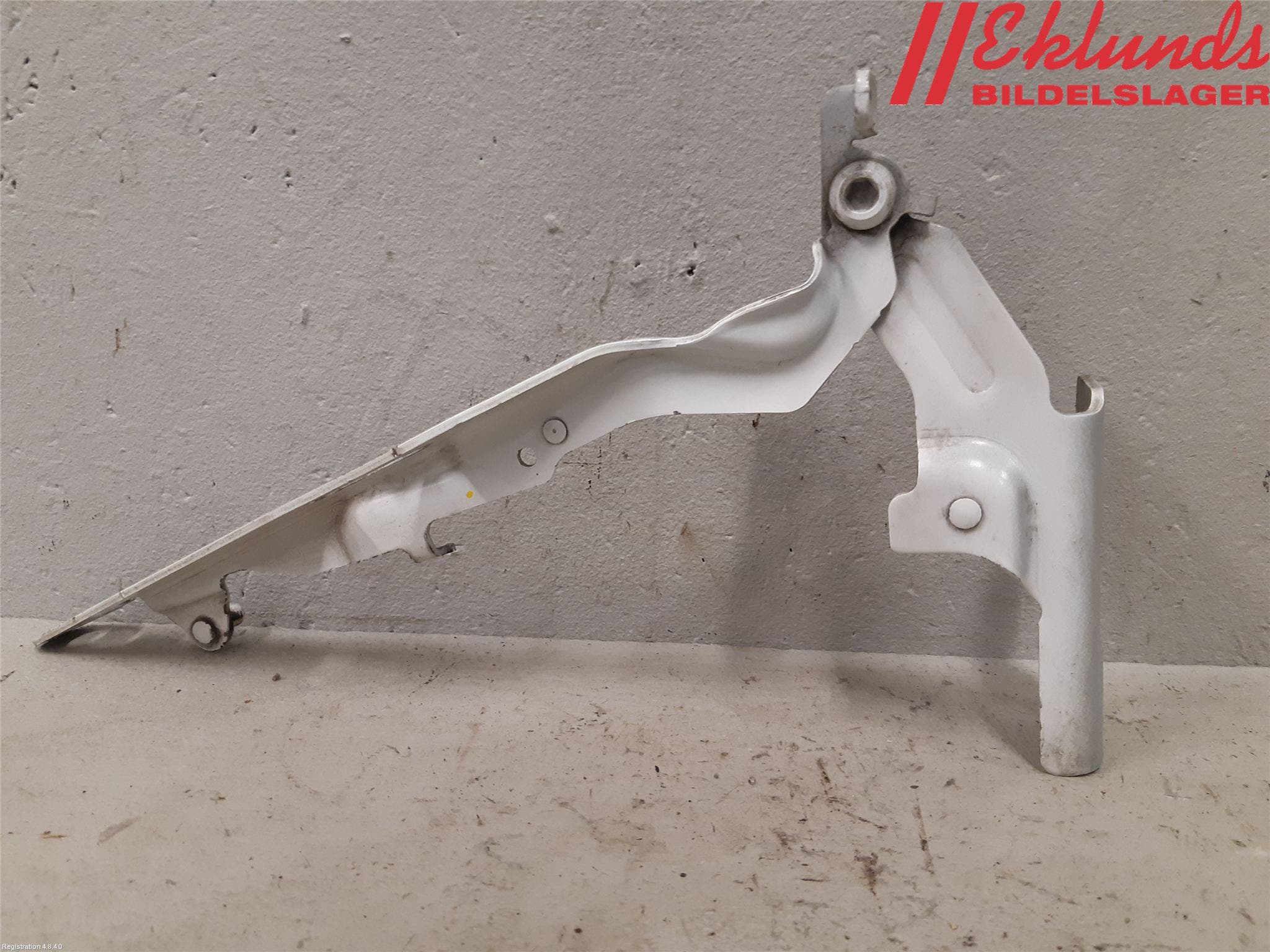 Volvo V60 14-18 Huvgångjärn