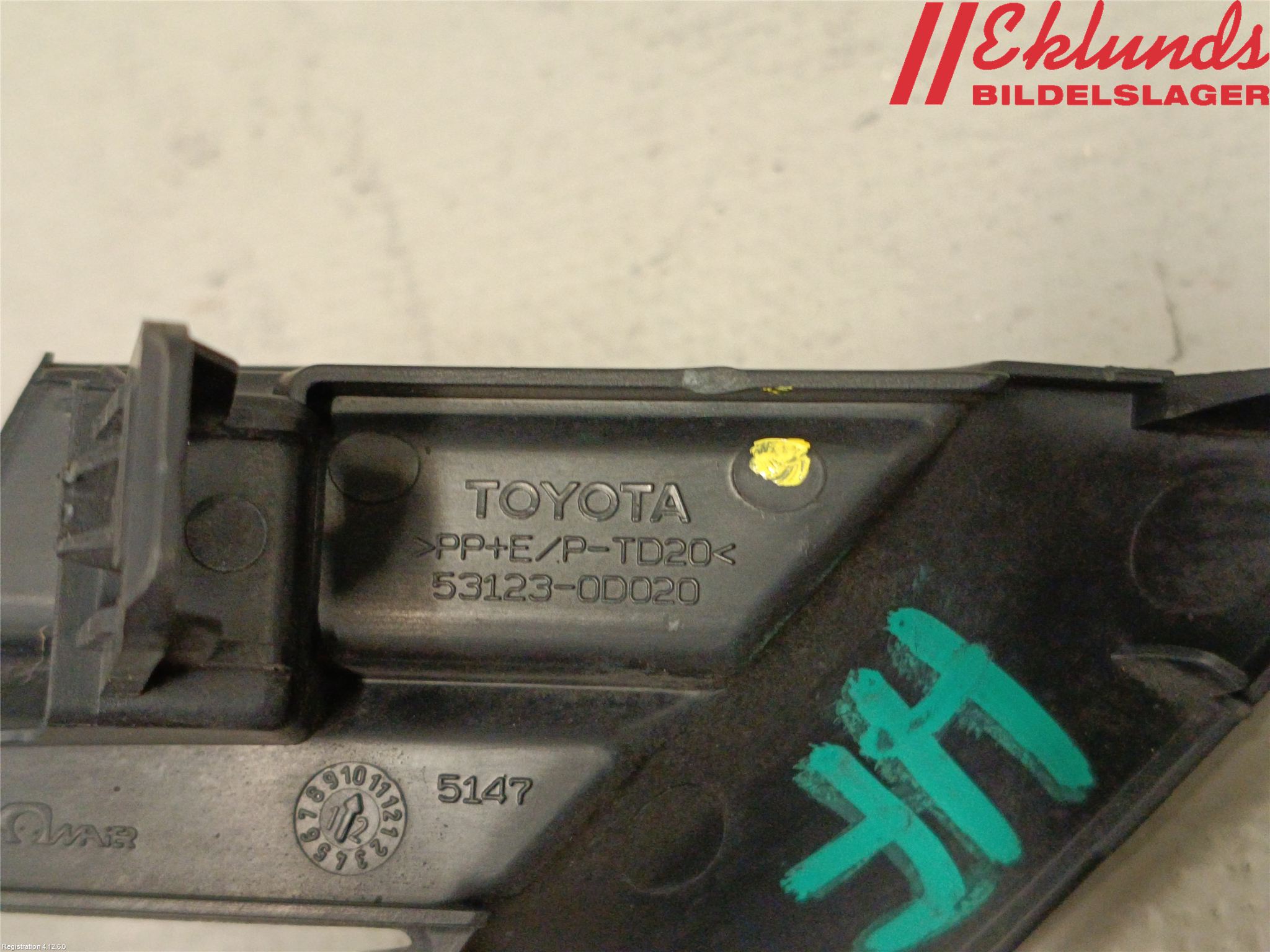 Toyota YARIS XP130 12-14 Stöt Utfyllnad-List-Grill