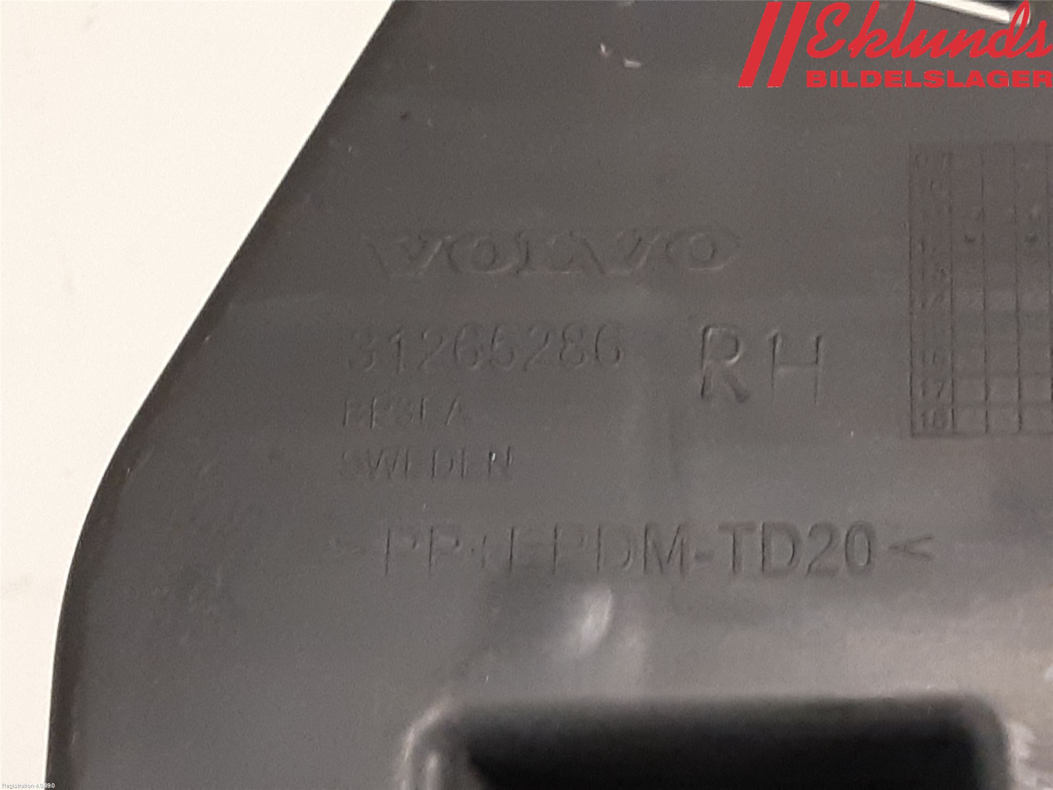 Volvo V60 11-13 Stötfångarfäste Bak Hö