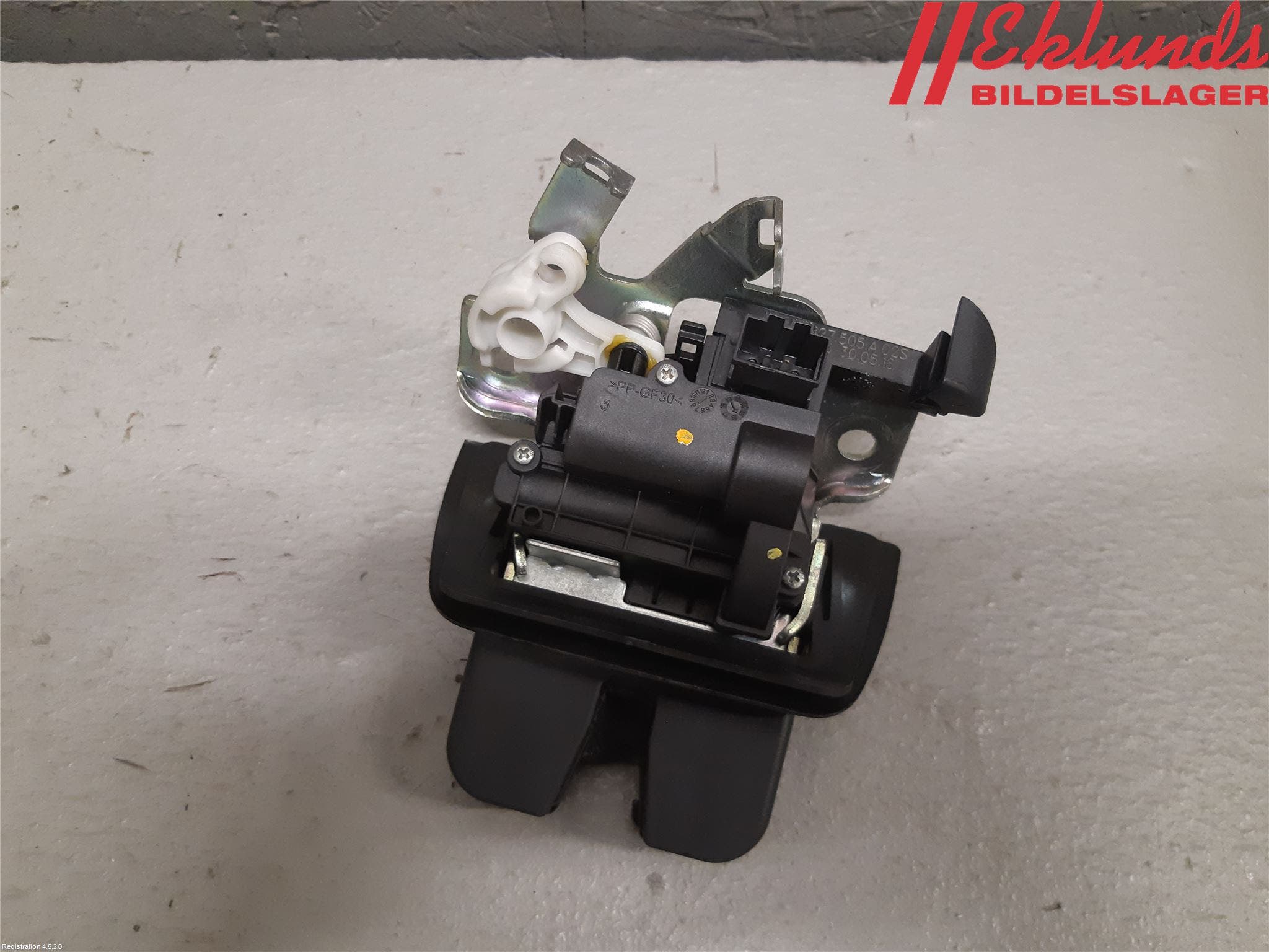 Audi A4/S4 B9 16-19 Låskista Baklucka