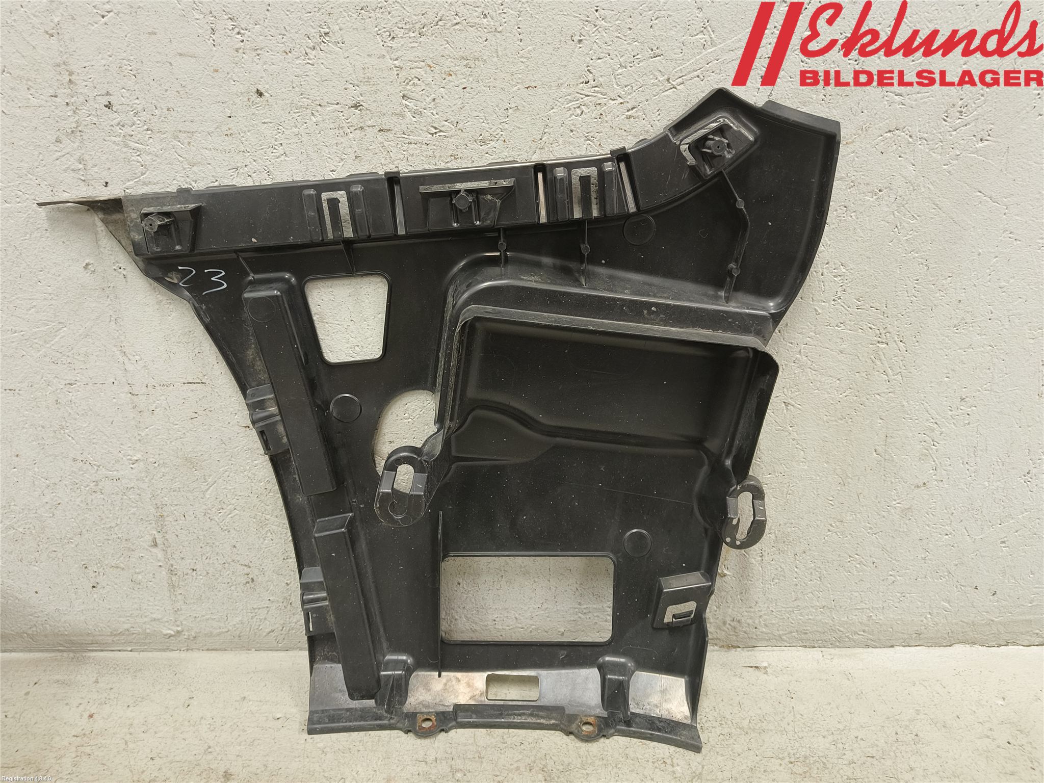 BMW 3 F30/F31/F80 12-19 Stötfångarfäste Bak Hö
