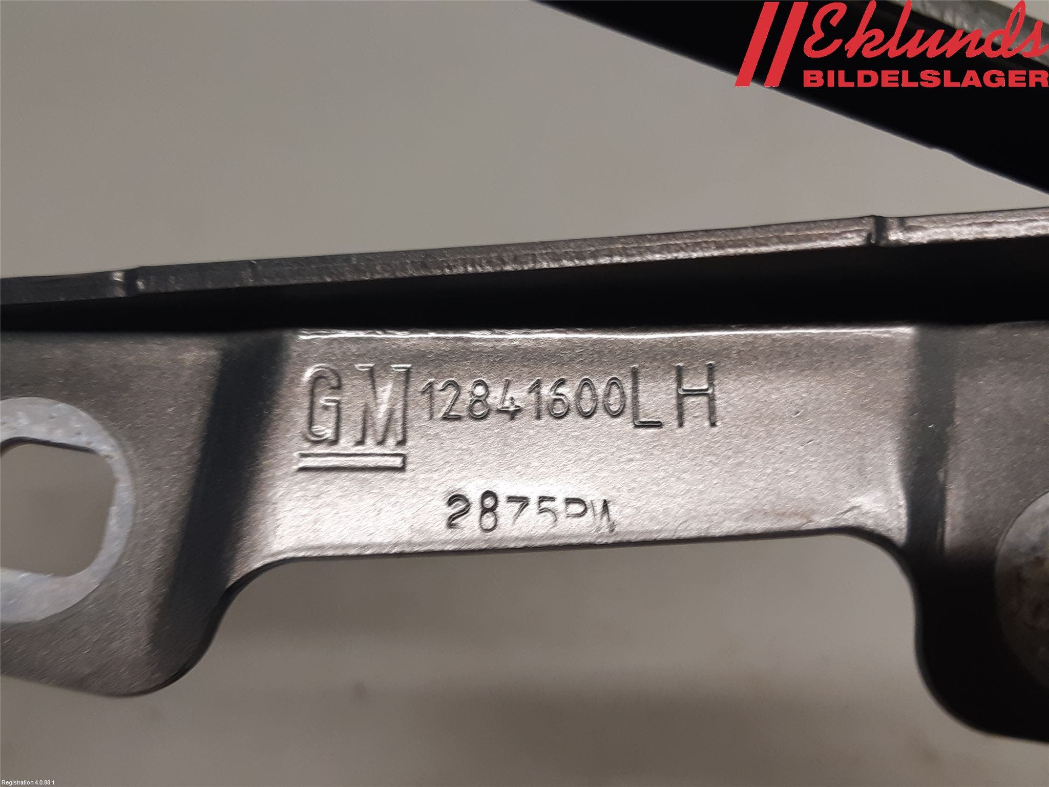 Opel INSIGNIA 09-16 Huvgångjärn