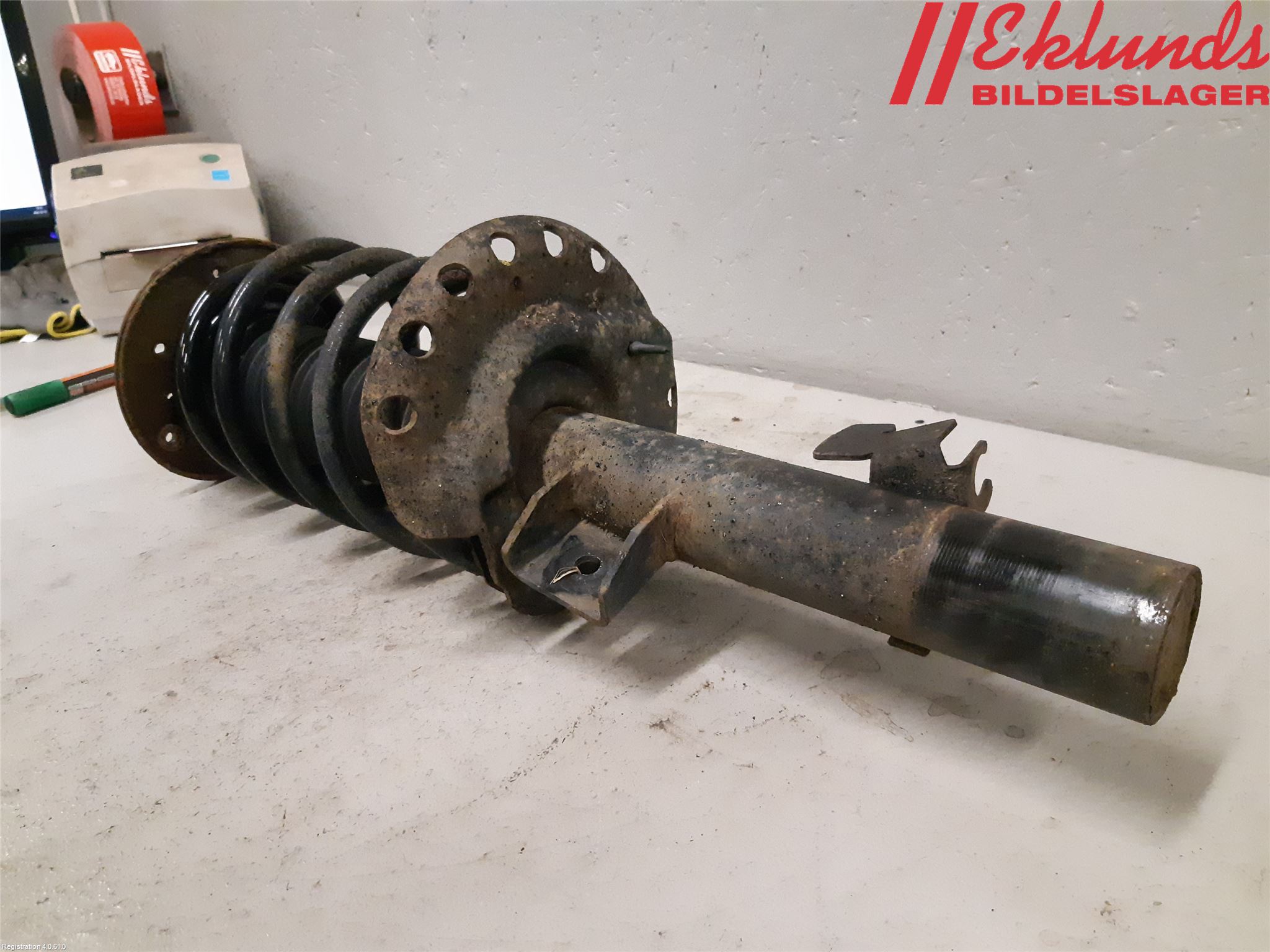 Volvo V70 08-13 Fjäderben Fram Höger