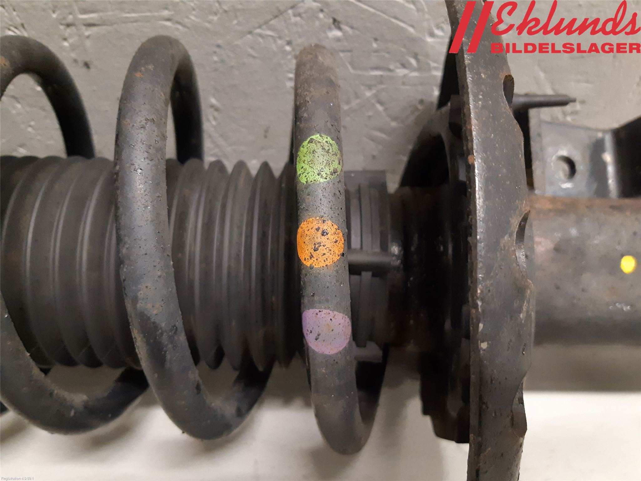 Volvo V70 14-16 Fjäderben Fram Vänster