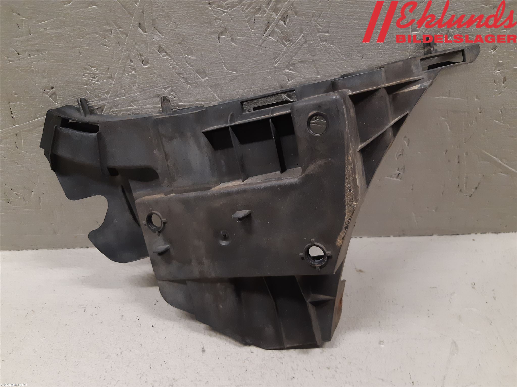 Volvo V70 08-13 Stötfångarfäste Fram Hö