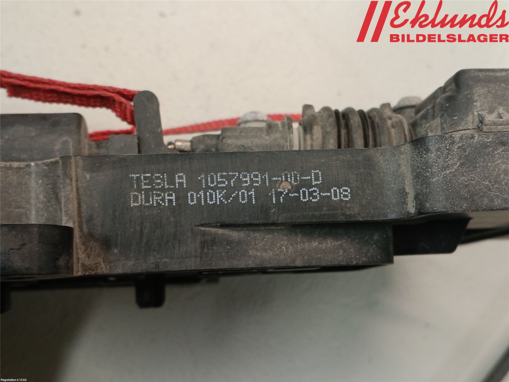 Tesla MODEL X 16- Huvlås