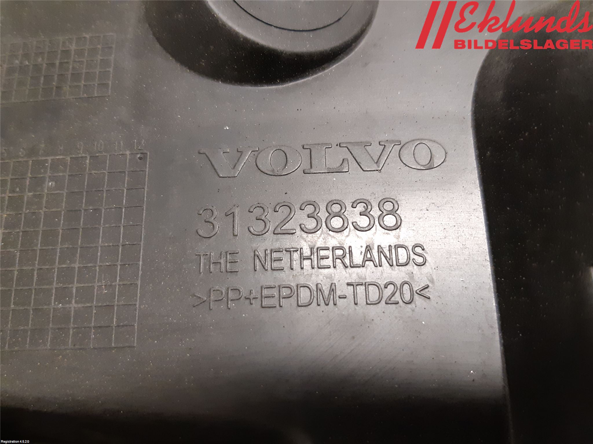 Volvo S60 14-18 Stötfångarfäste Bak Hö