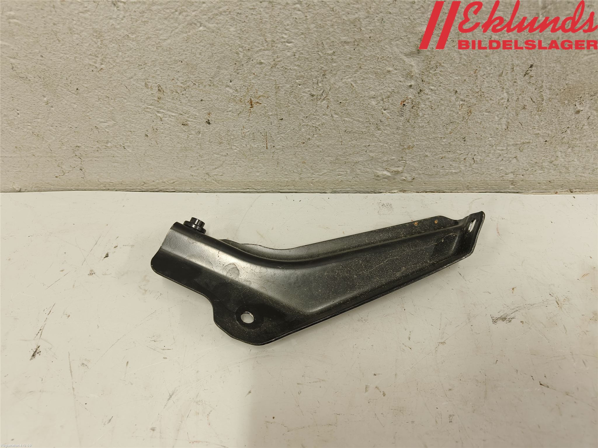 BMW 6 E63/64    02-10 Spolartank Vindruta