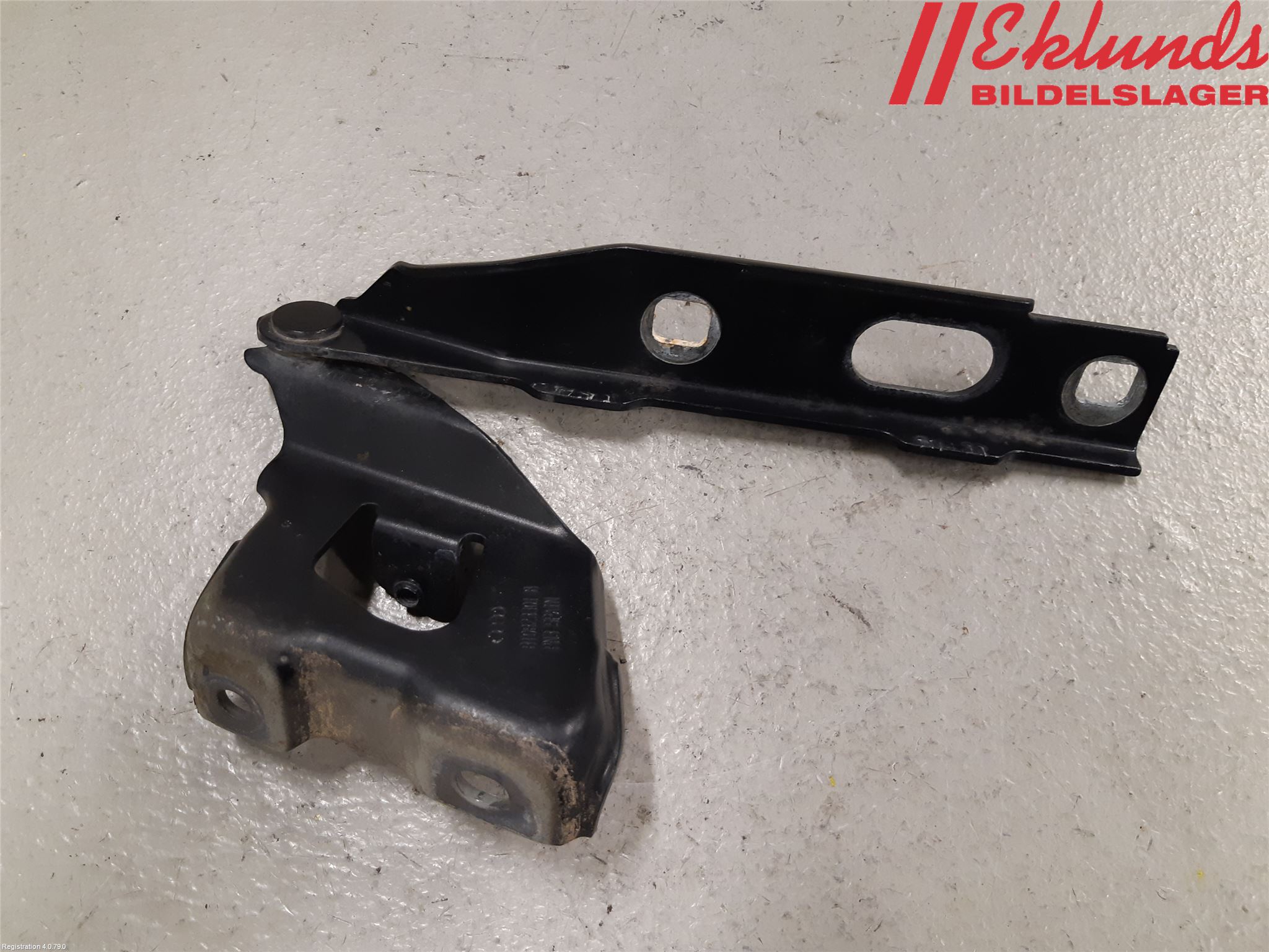 Audi A5 07-16 Huvgångjärn