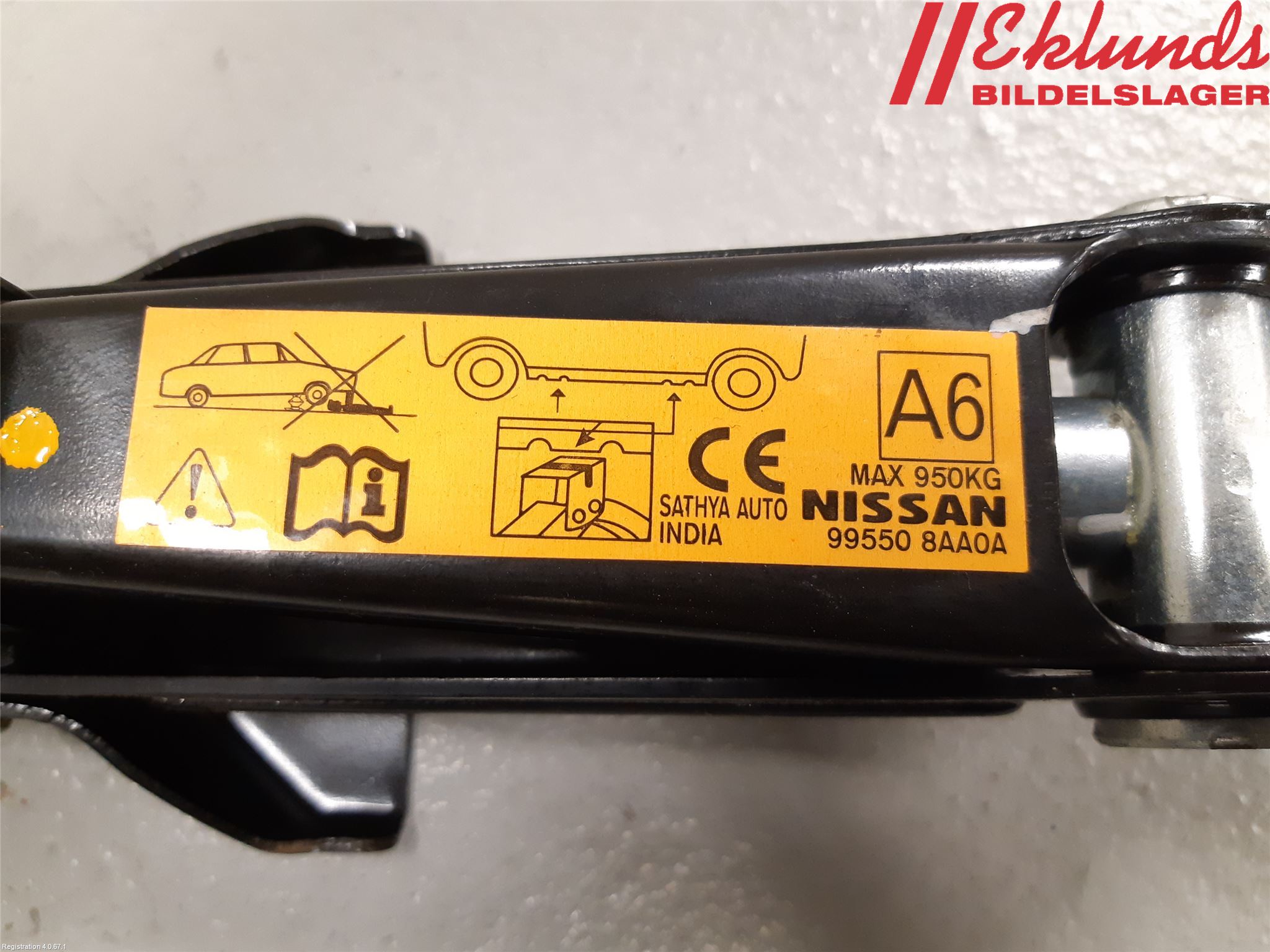 Nissan MICRA 11-16 Domkraft