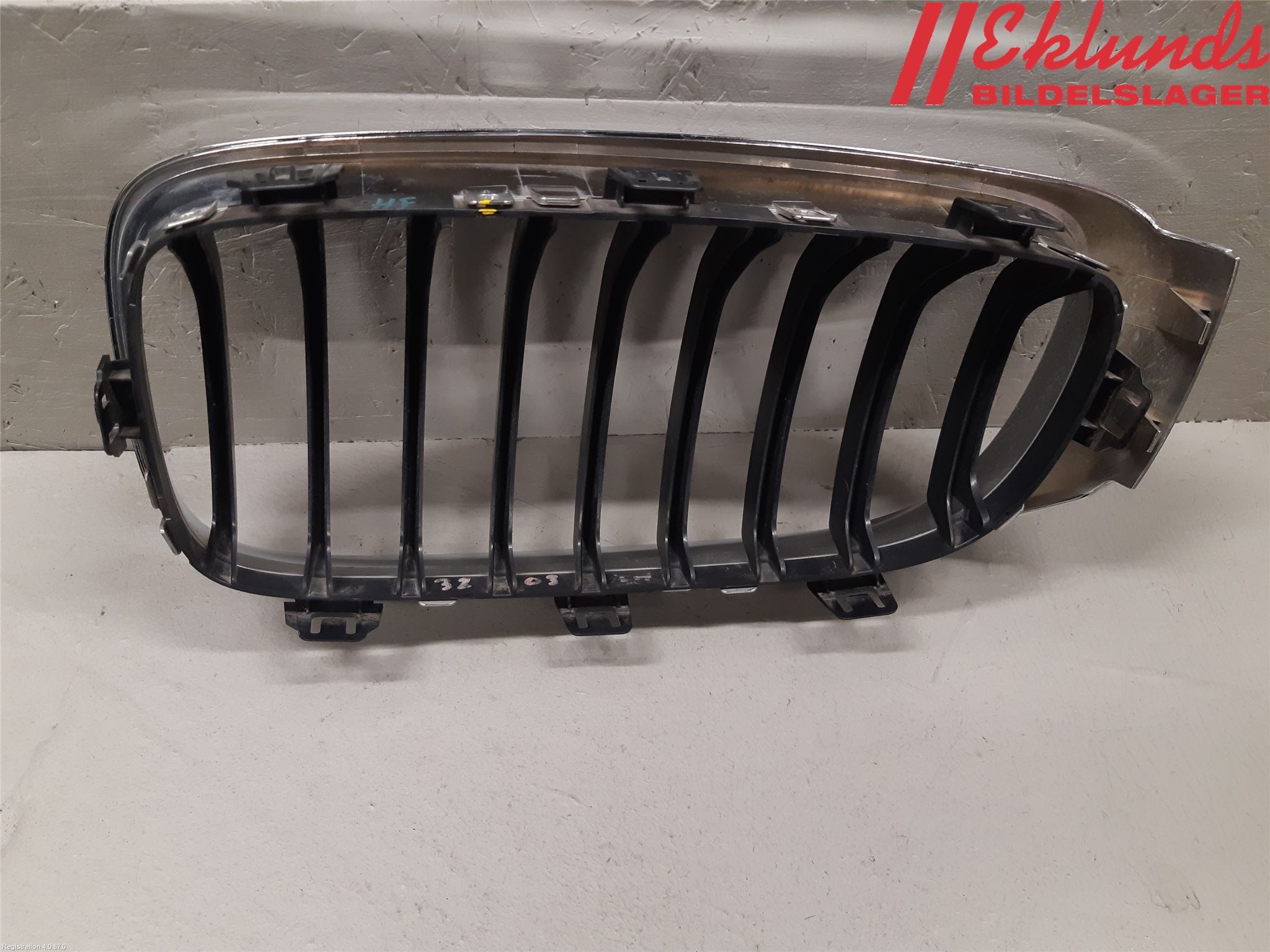 BMW 3 F30/F31/F80 12-19 Grilldel Höger
