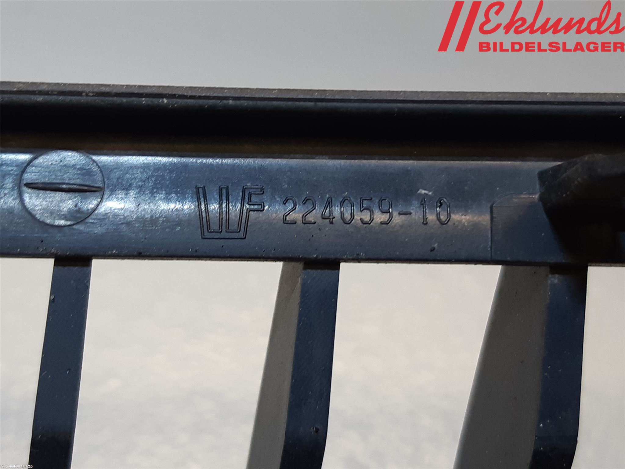 BMW 3 E90/91 SED/TOU 05-12 Grilldel Höger