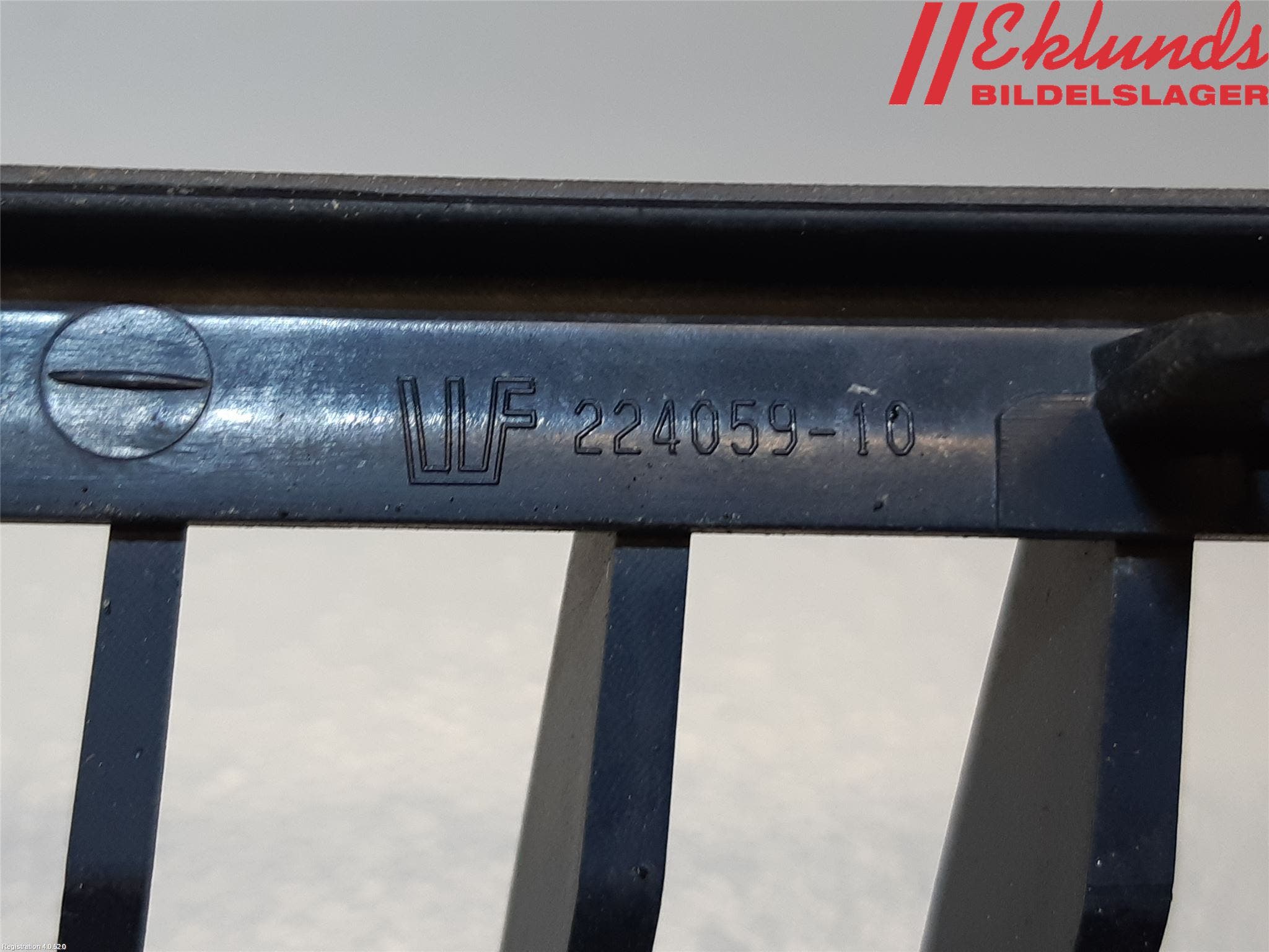 BMW 3 E90/91 SED/TOU 05-12 Grilldel Höger