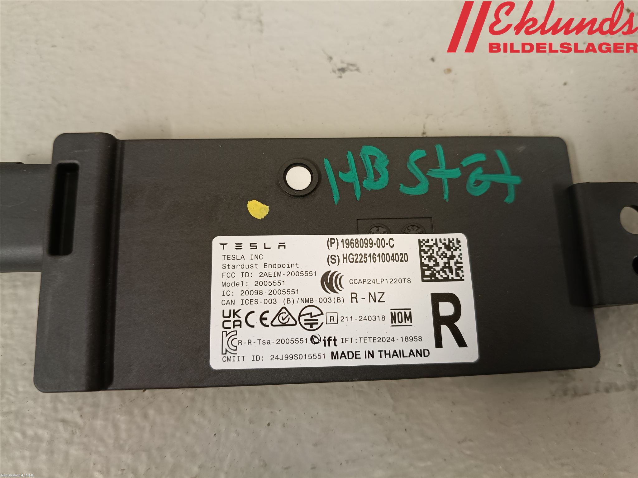 Tesla MODEL Y 21- Antennförstärkare