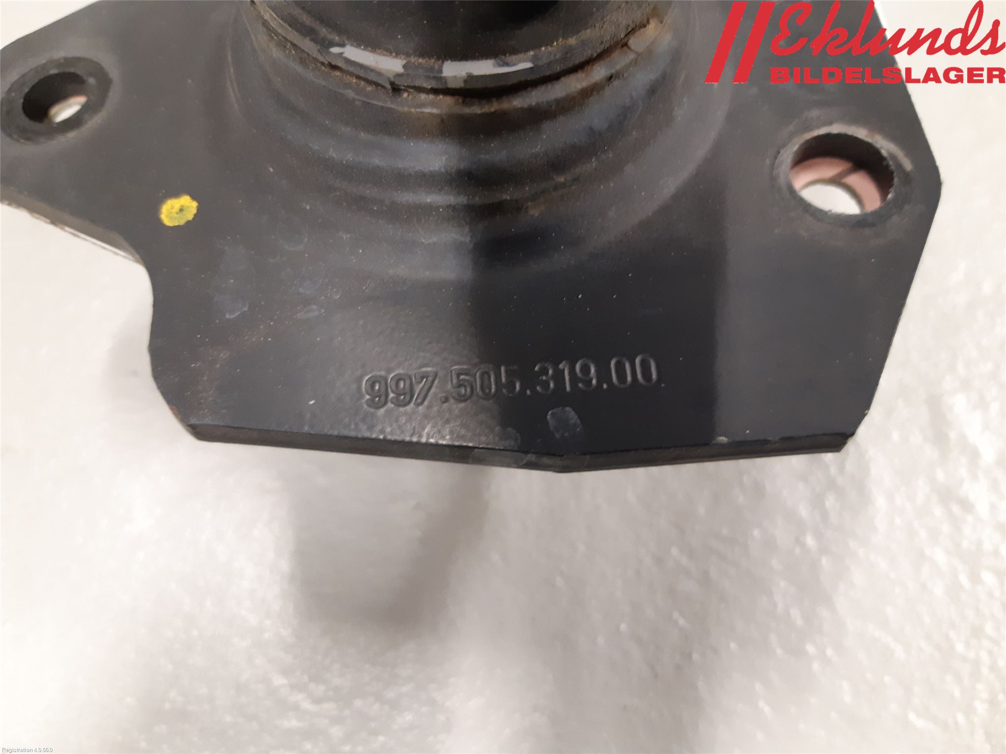 Porsche 911 64- Stötfångarbärjärn Fram